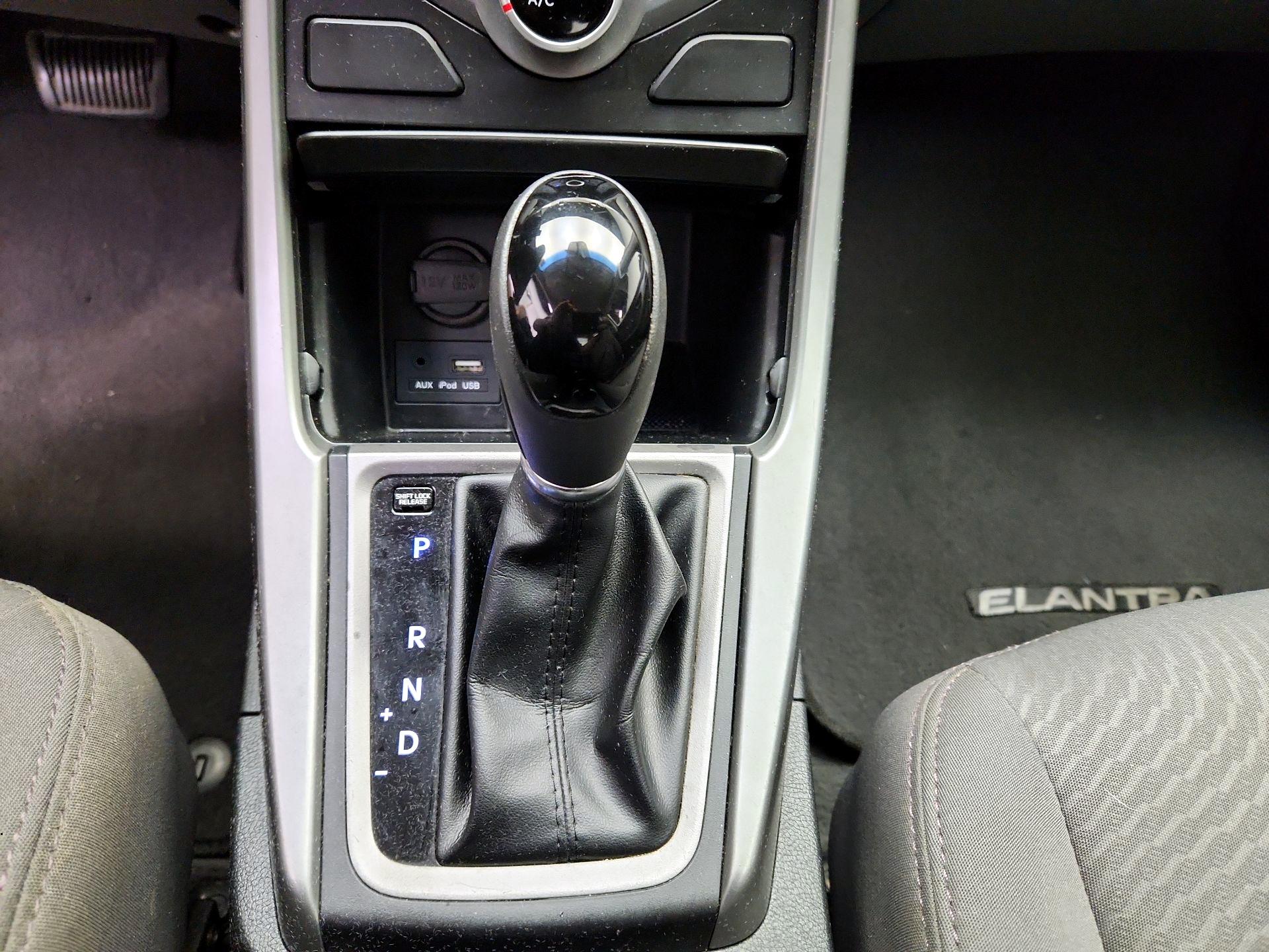 Thumbnail: 2015 Hyundai Elantra - 16