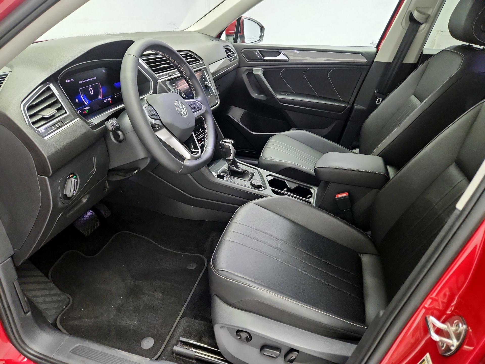 Thumbnail: 2023 Volkswagen Tiguan - 11