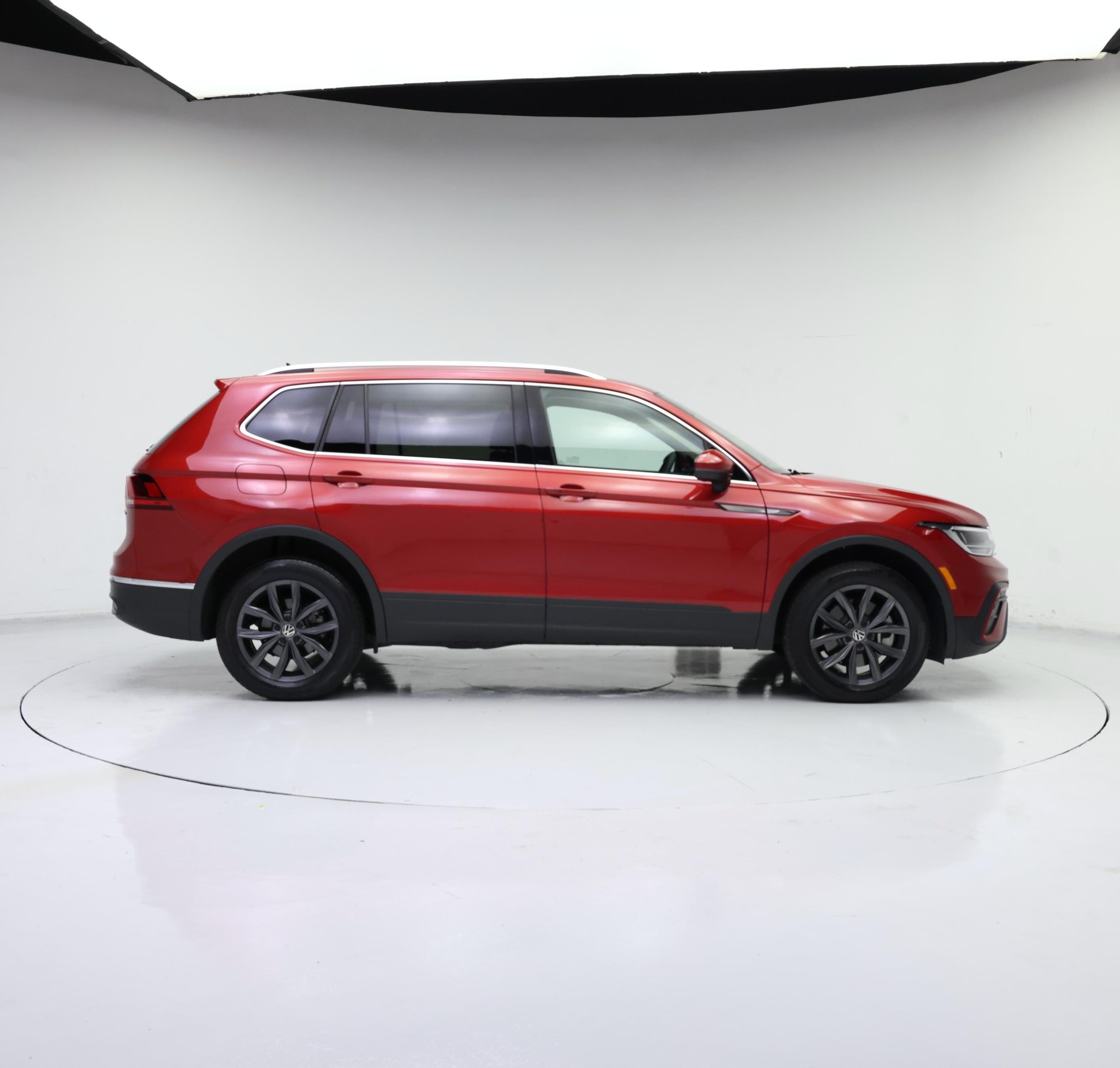 Thumbnail: 2023 Volkswagen Tiguan - 7