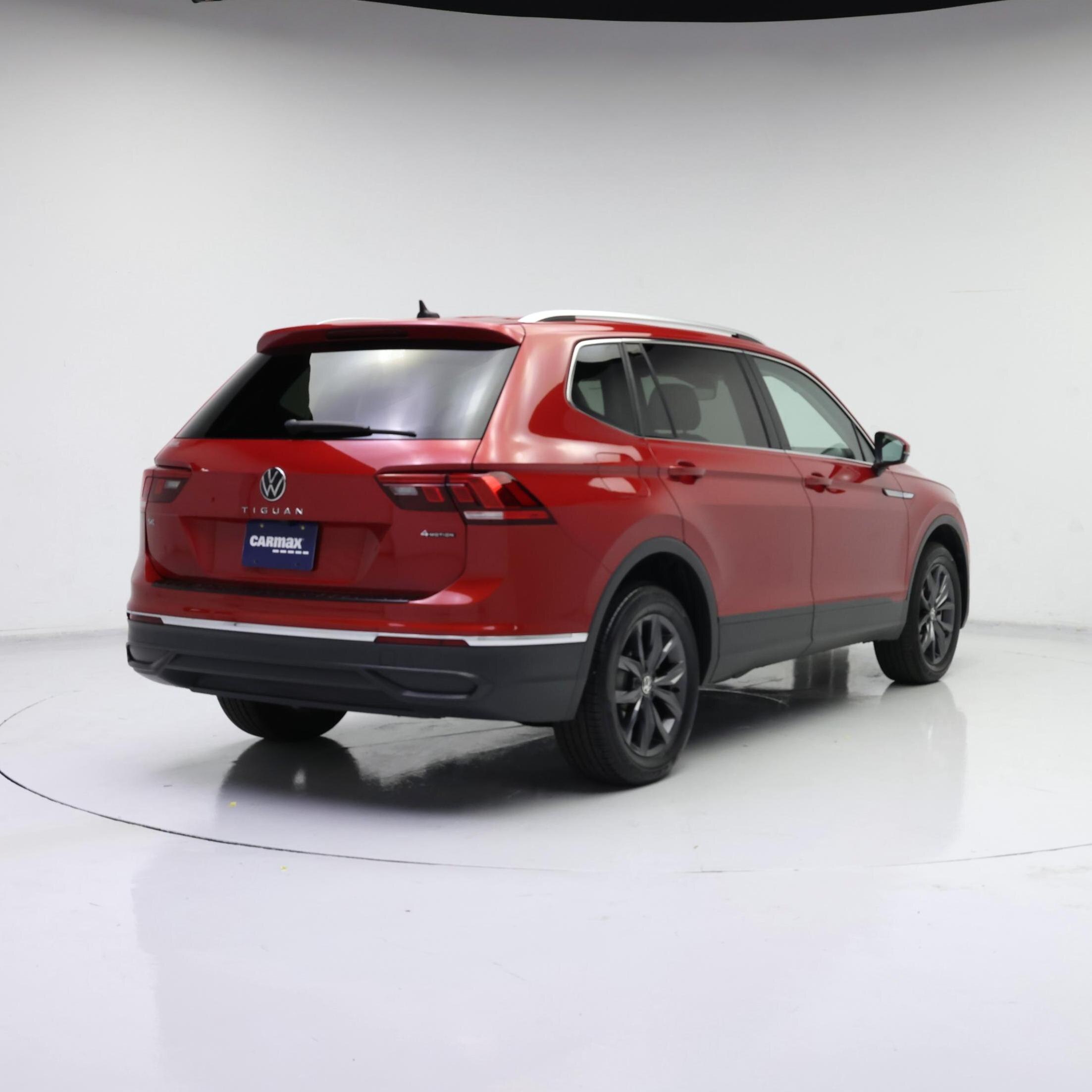 Thumbnail: 2023 Volkswagen Tiguan - 8