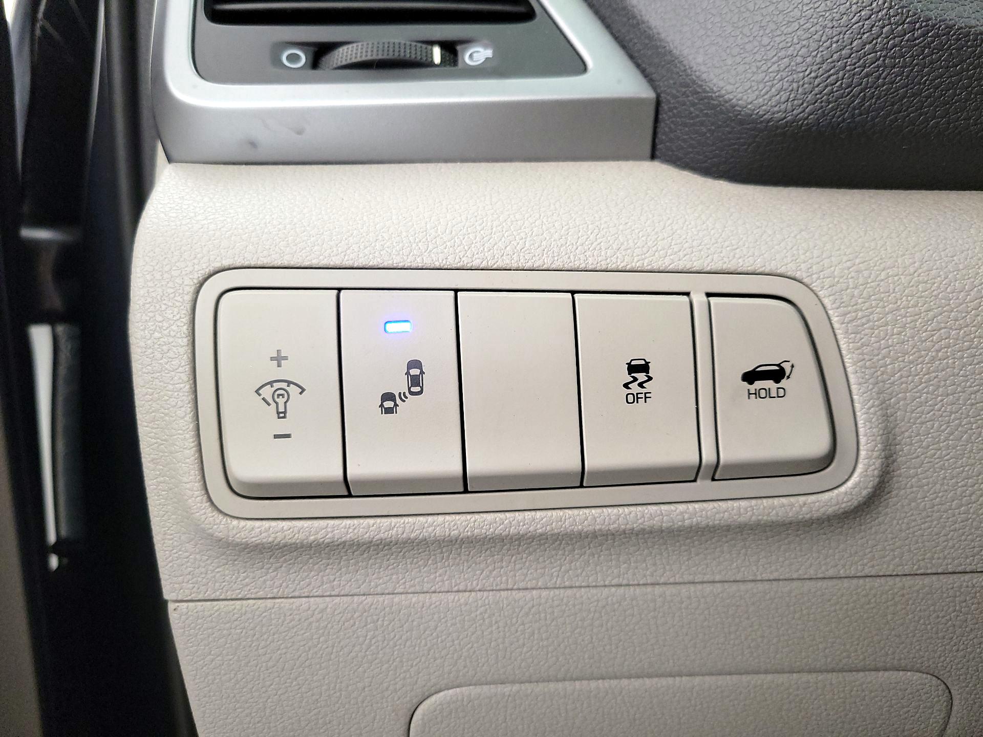 Thumbnail: 2016 Hyundai Tucson - 13