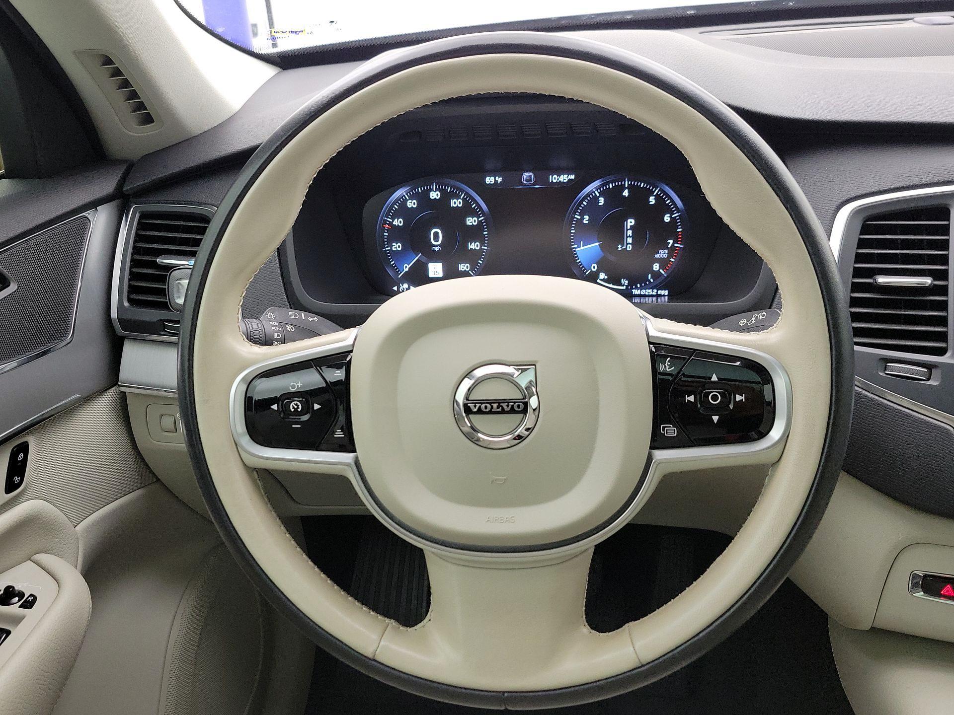 Thumbnail: 2021 Volvo XC90 - 10