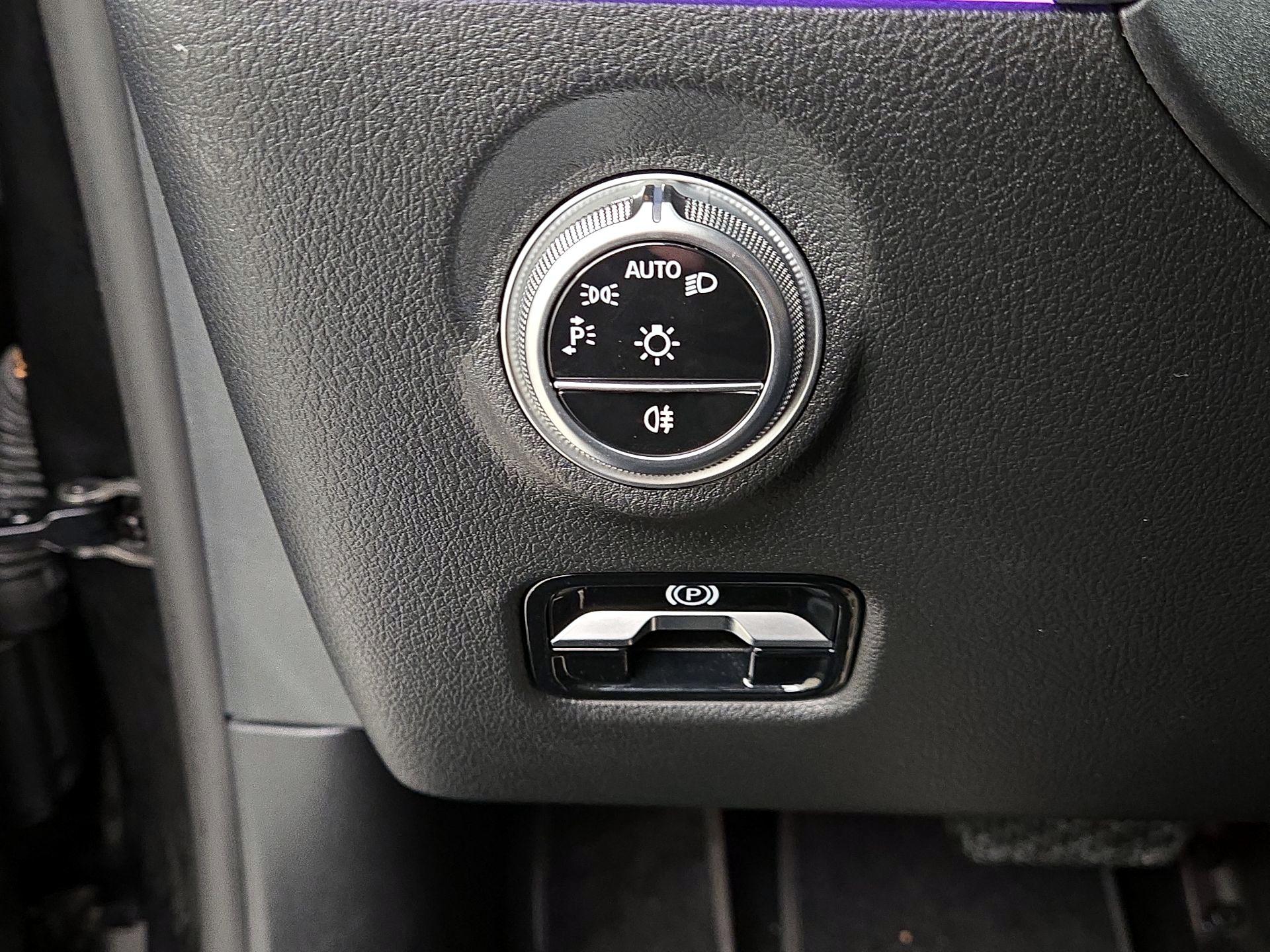 Thumbnail: 2023 Mercedes-Benz C-Class - 13