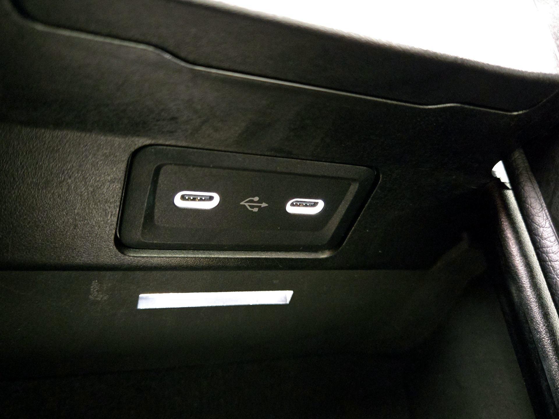 Thumbnail: 2023 Mercedes-Benz C-Class - 18