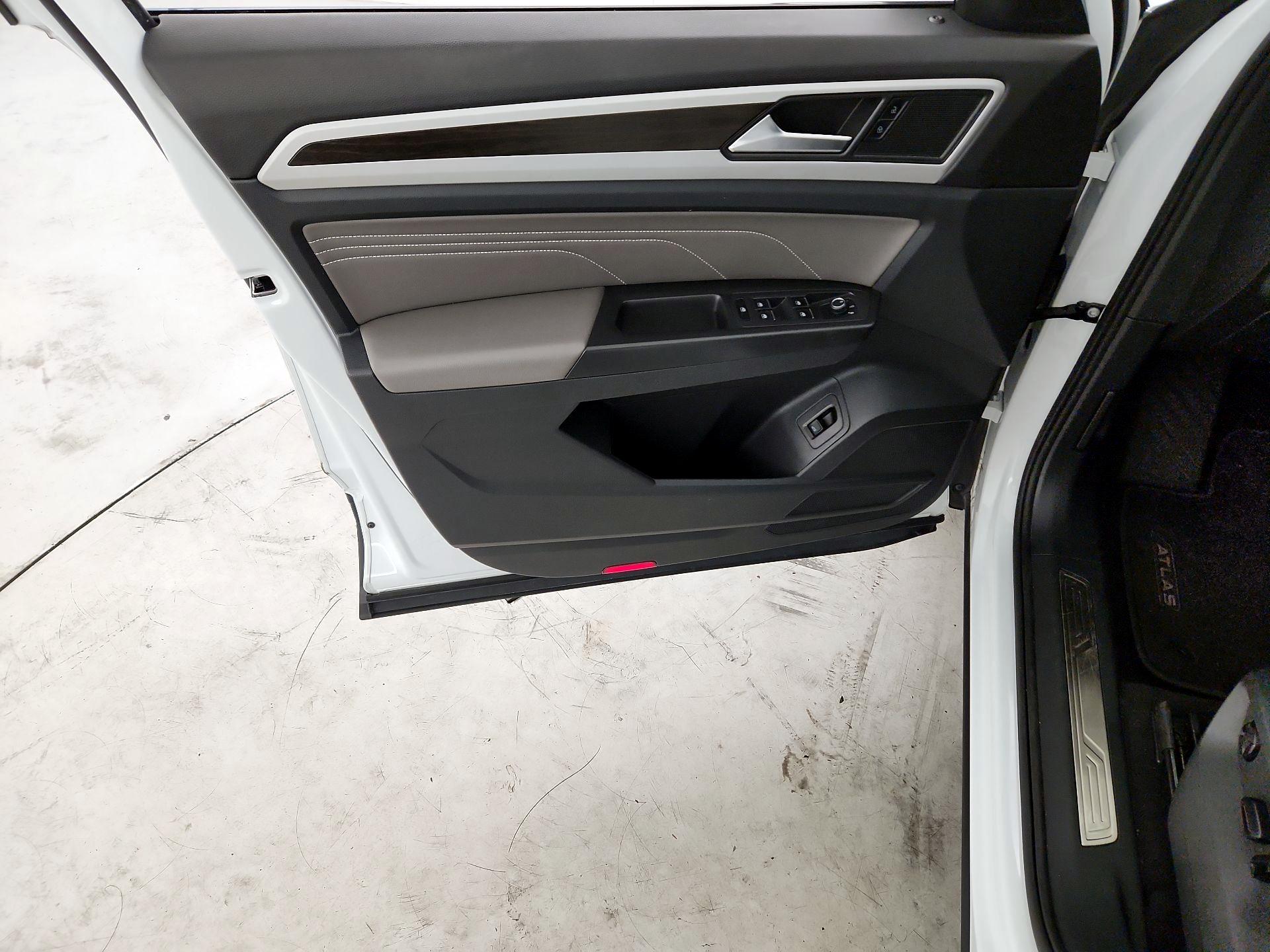 Thumbnail: 2022 Volkswagen Atlas - 12