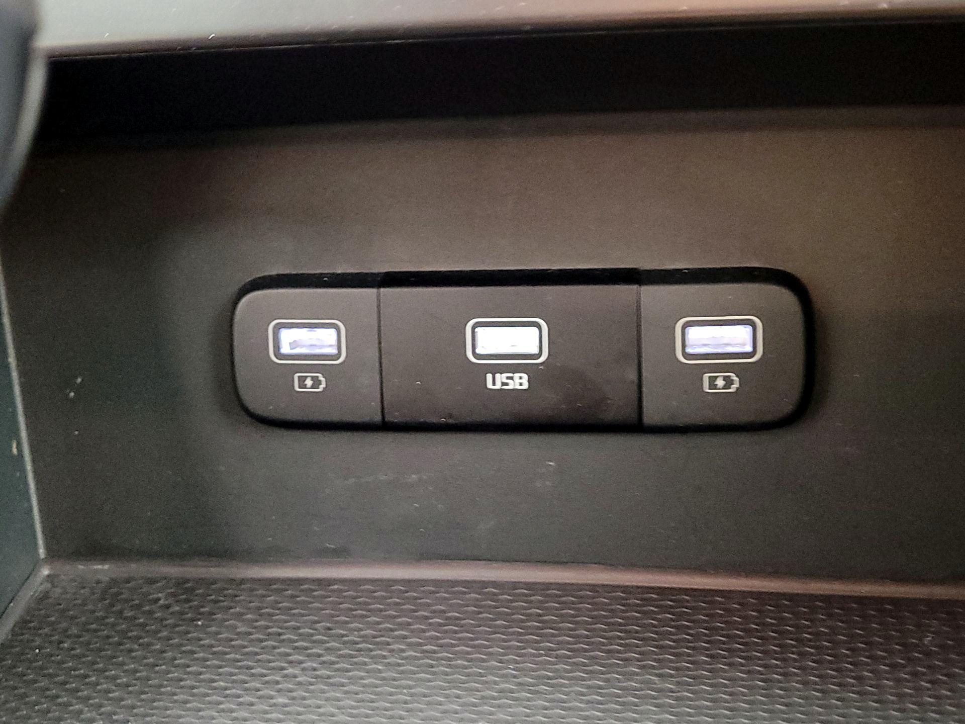 Thumbnail: 2024 Kia Carnival - 18