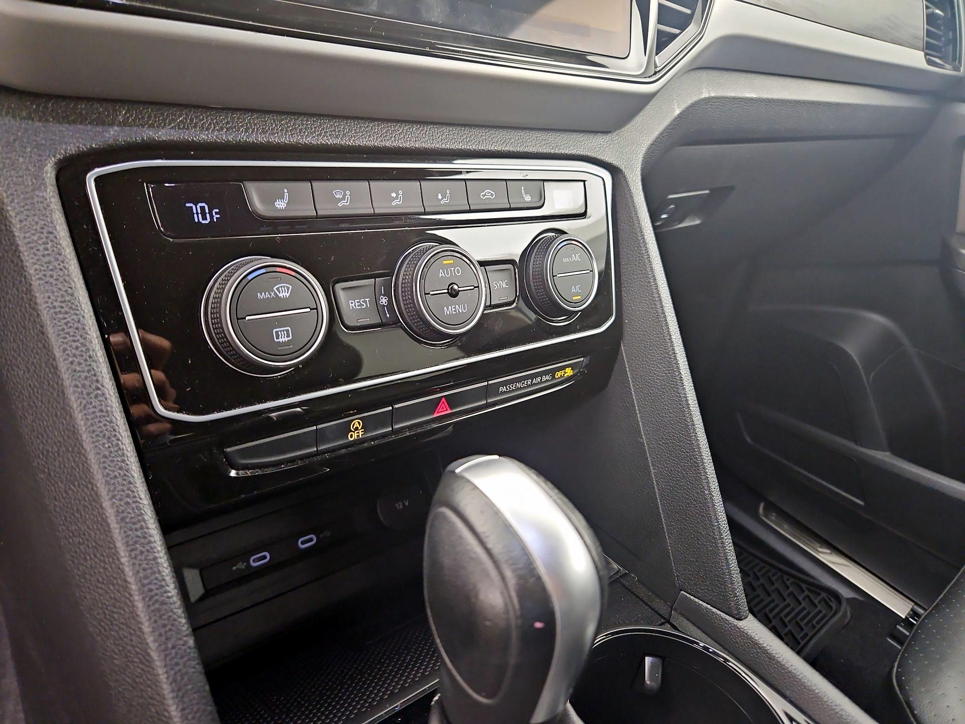 Thumbnail: 2022 Volkswagen Atlas - 16