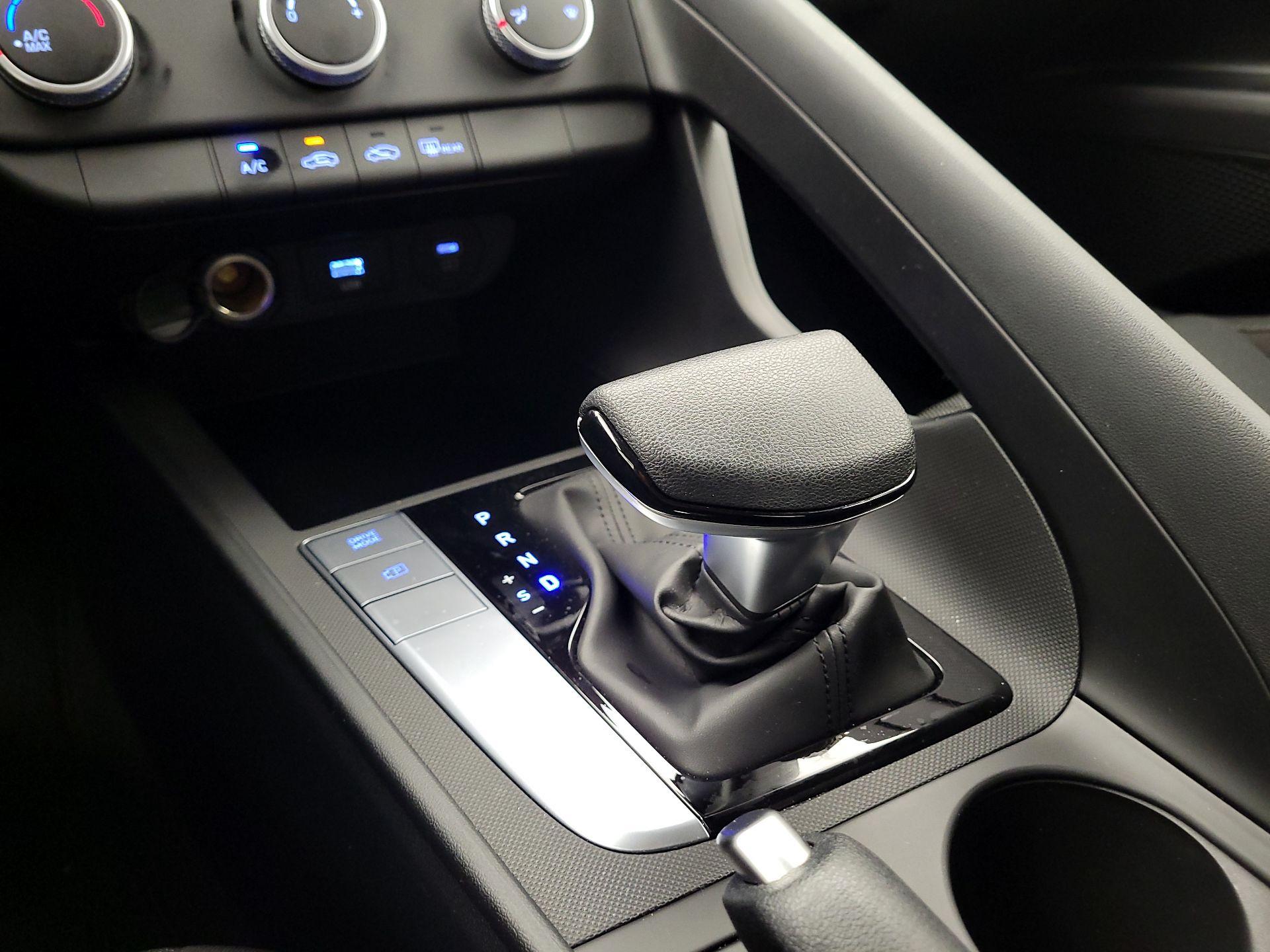 Thumbnail: 2024 Hyundai Elantra - 17