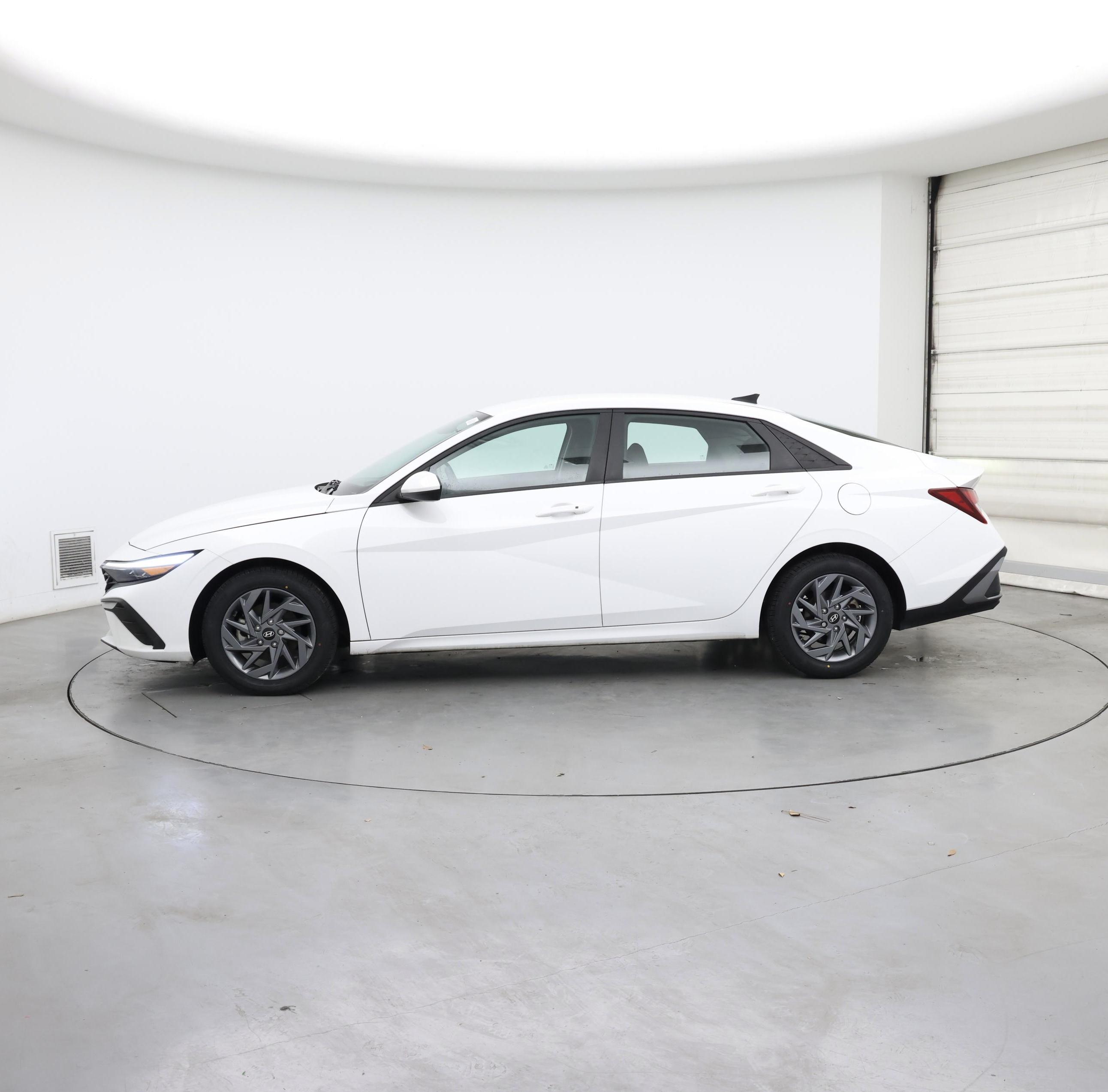 Thumbnail: 2024 Hyundai Elantra - 3