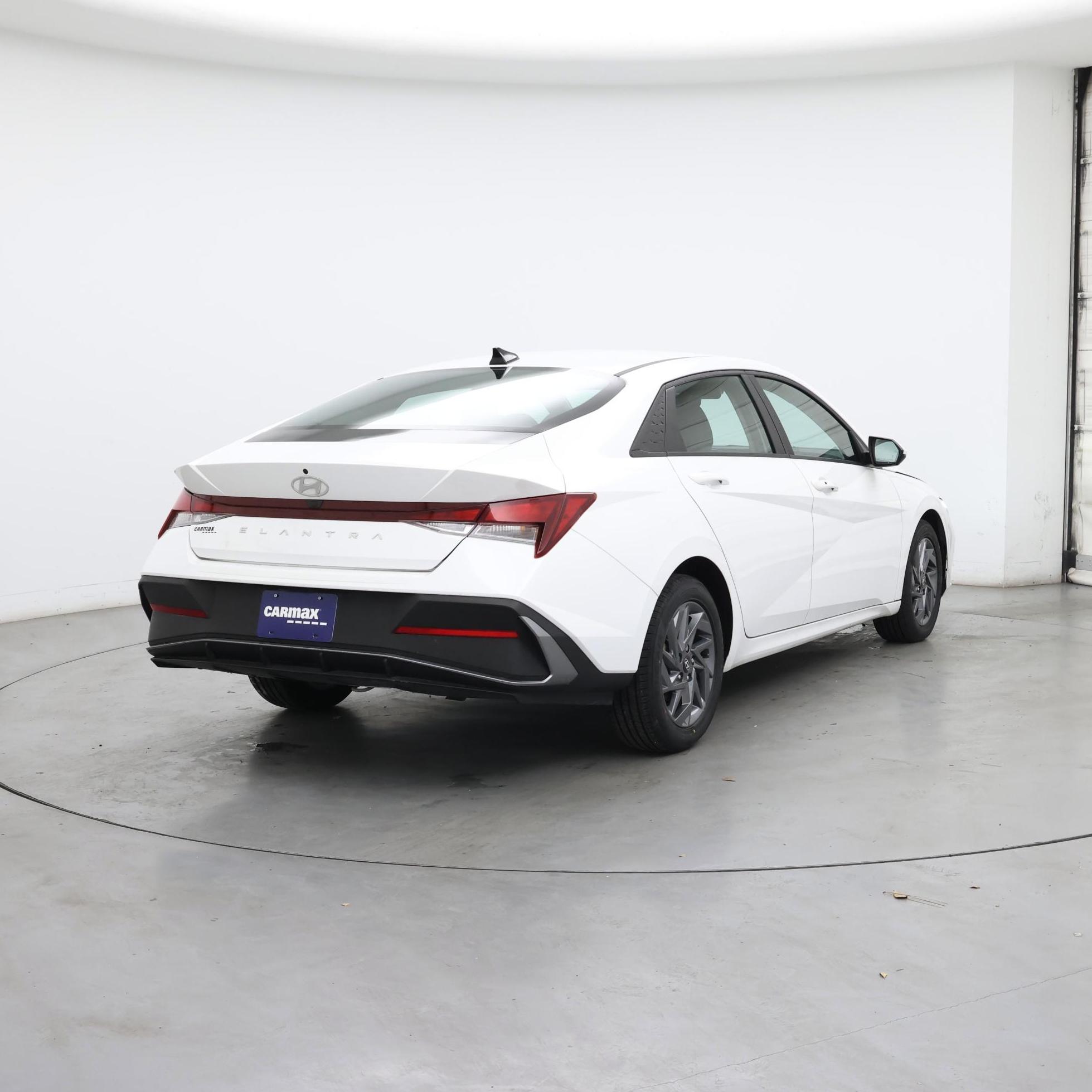 Thumbnail: 2024 Hyundai Elantra - 8