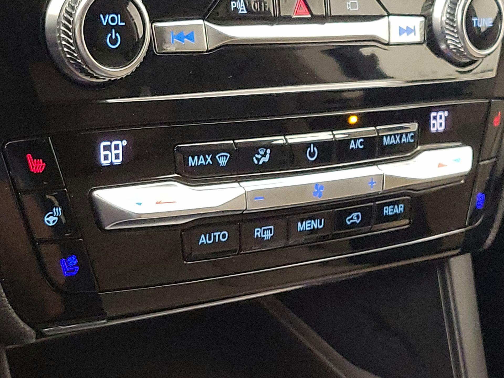 Thumbnail: 2021 Ford Explorer - 16