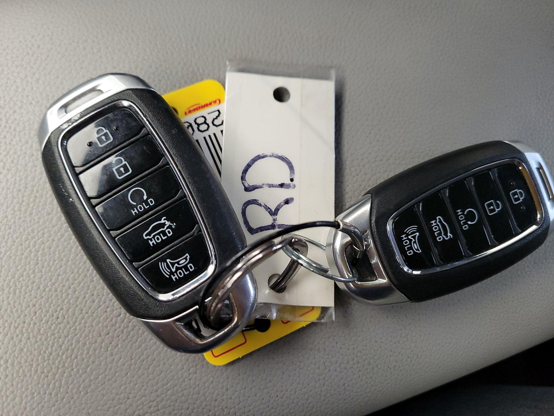 Thumbnail: 2023 Hyundai Elantra - 18