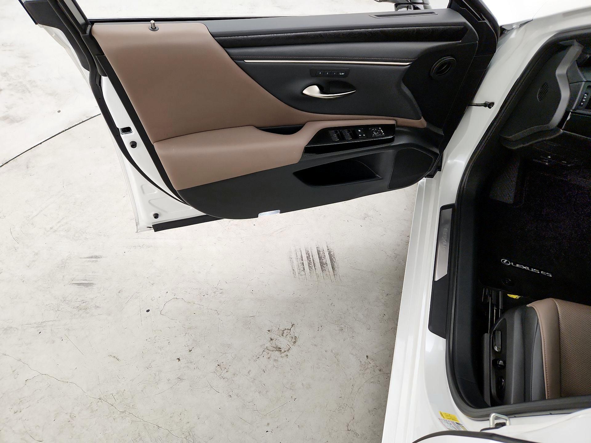 Thumbnail: 2022 Lexus ES - 12