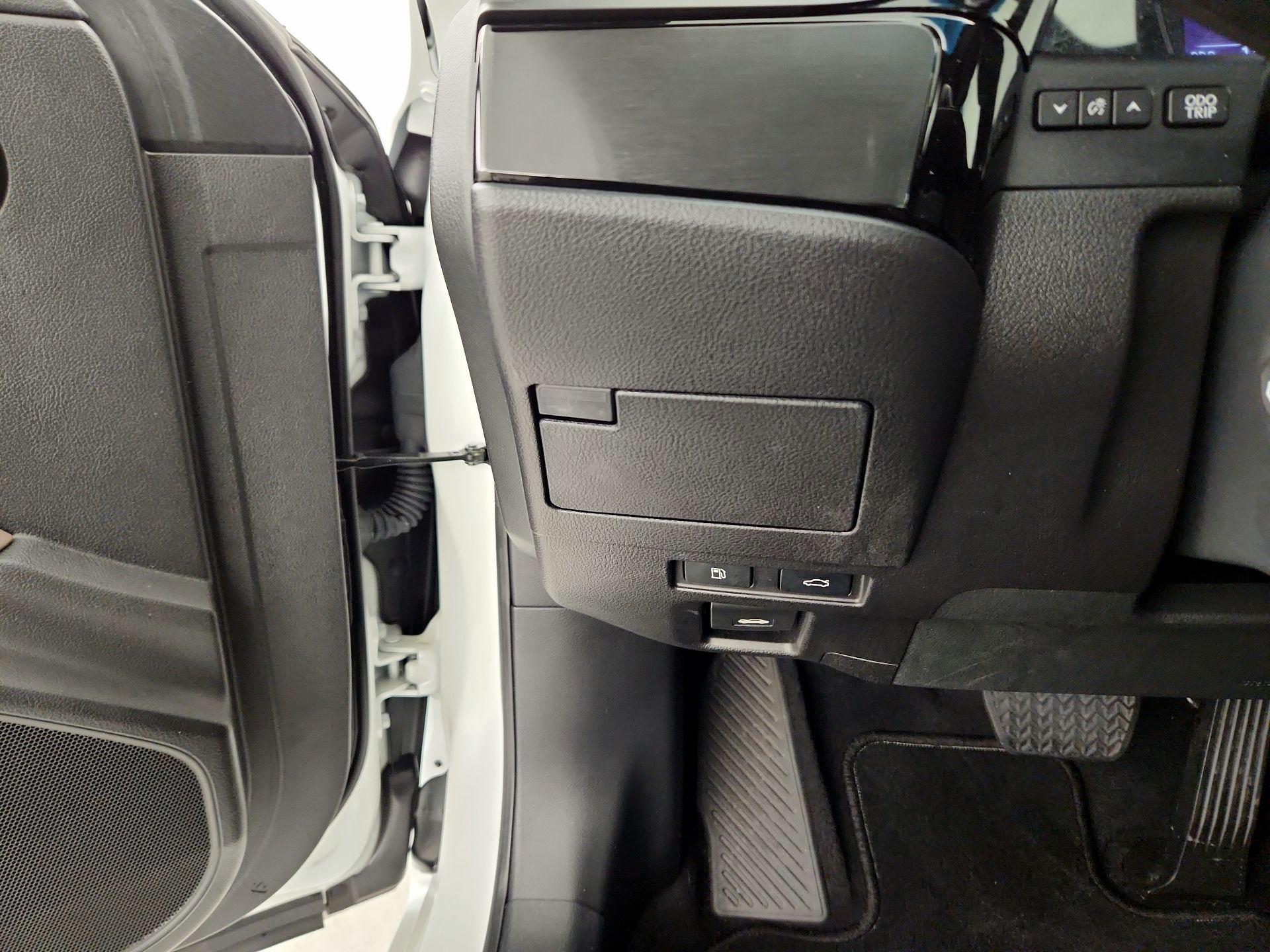 Thumbnail: 2022 Lexus ES - 13