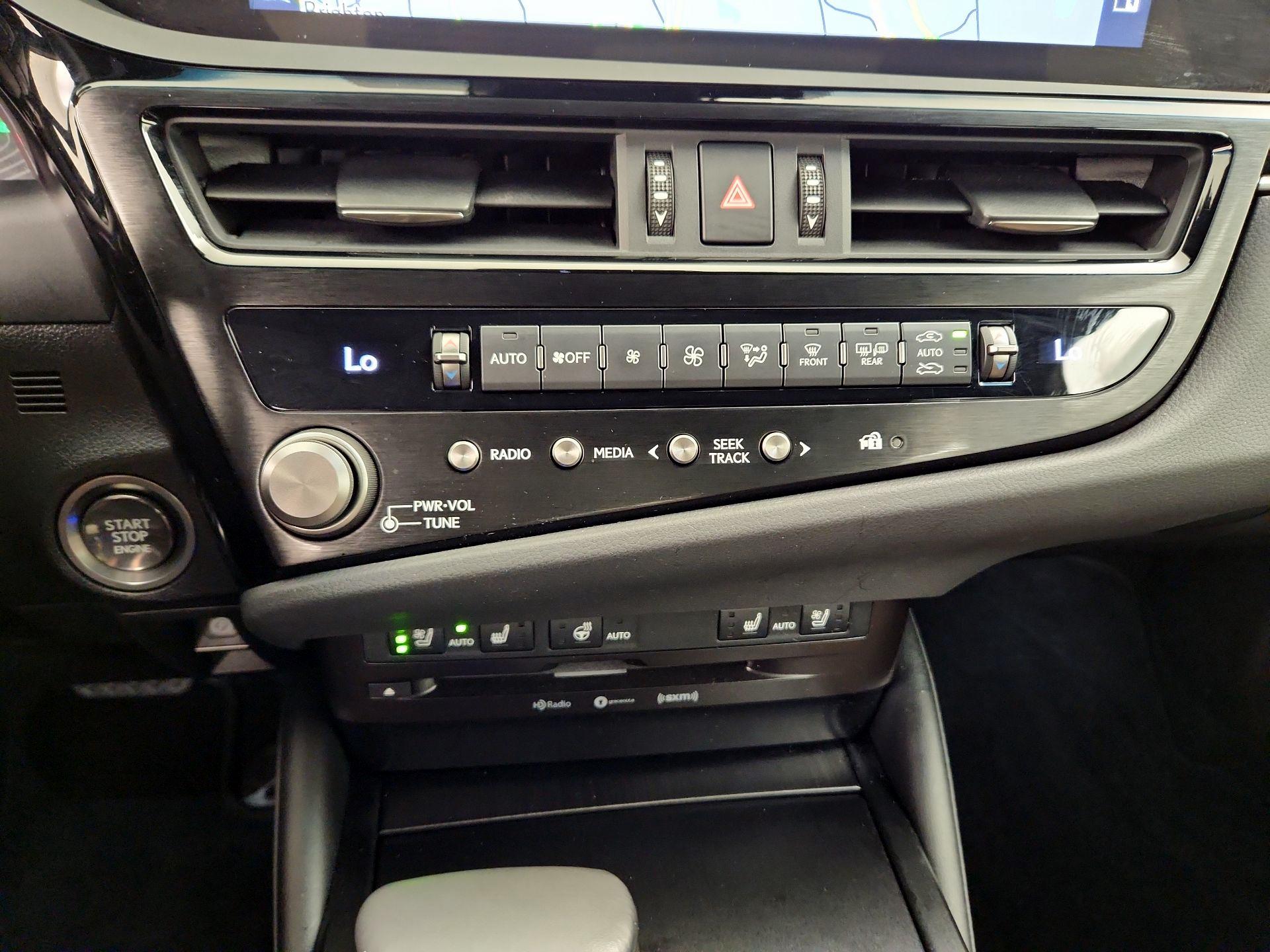 Thumbnail: 2022 Lexus ES - 17