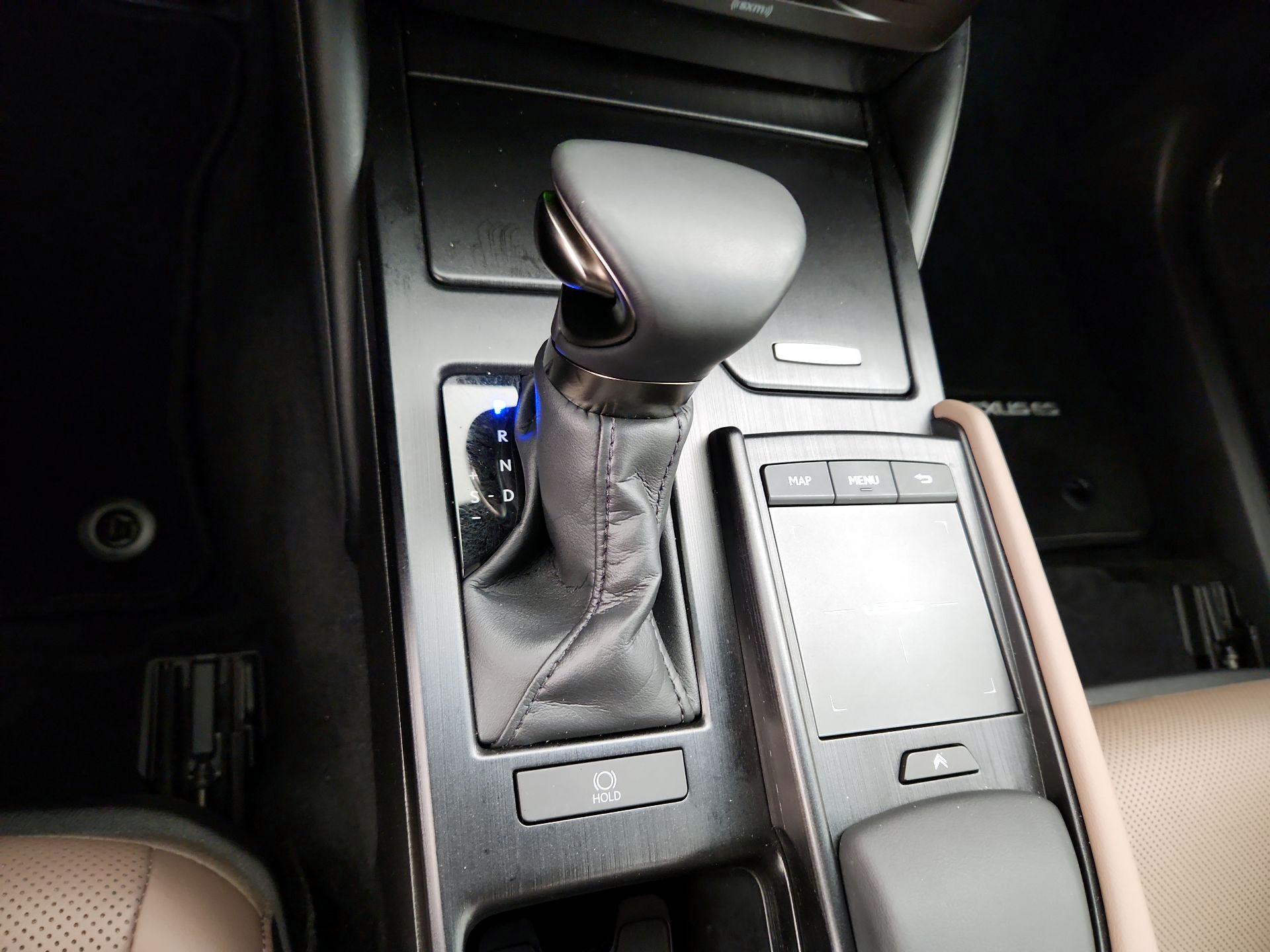 Thumbnail: 2022 Lexus ES - 18