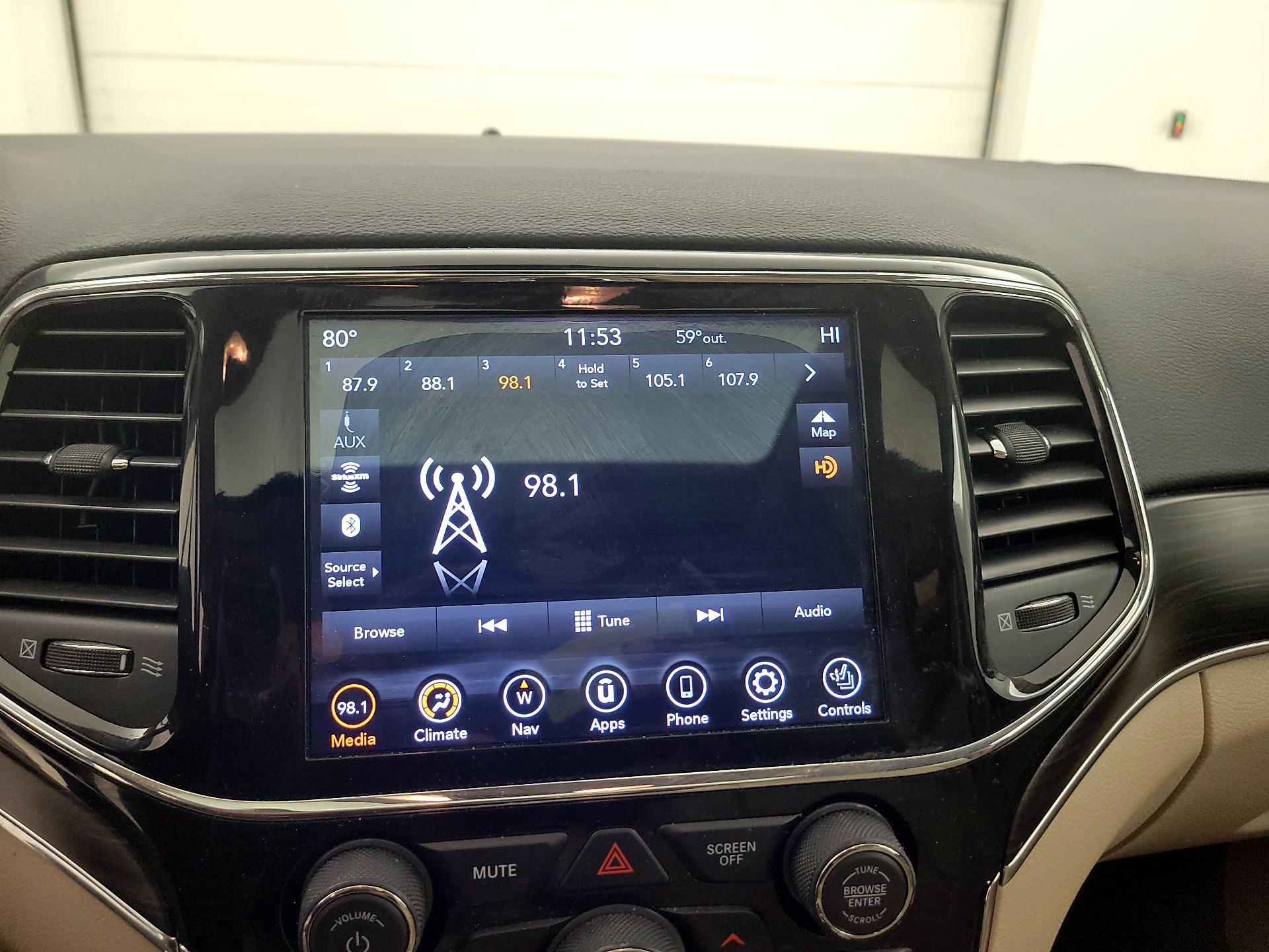 Thumbnail: 2022 Jeep Grand Cherokee - 16