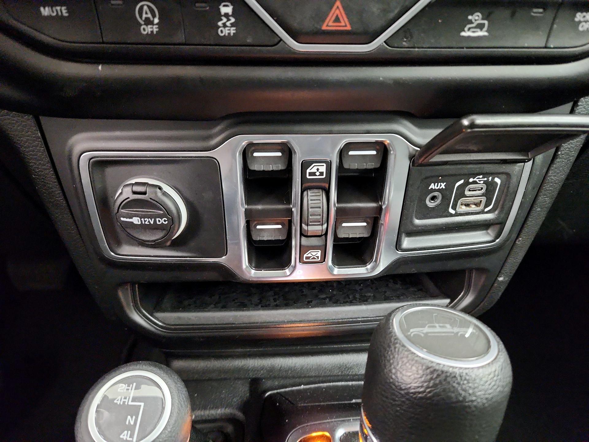 Thumbnail: 2023 Jeep Gladiator - 18