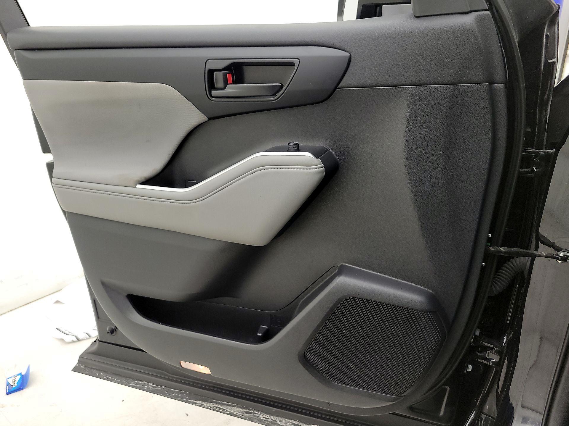 Thumbnail: 2022 Toyota Highlander - 12