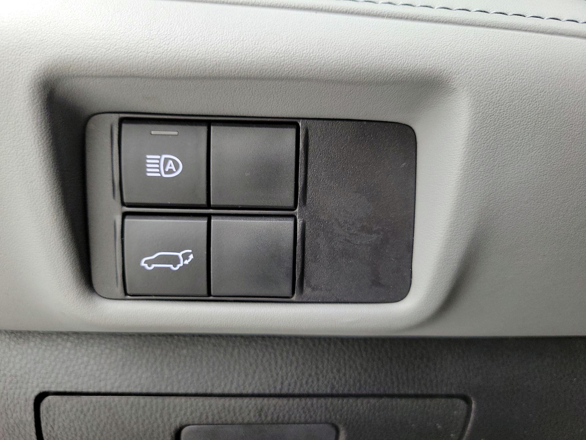 Thumbnail: 2022 Toyota Highlander - 13