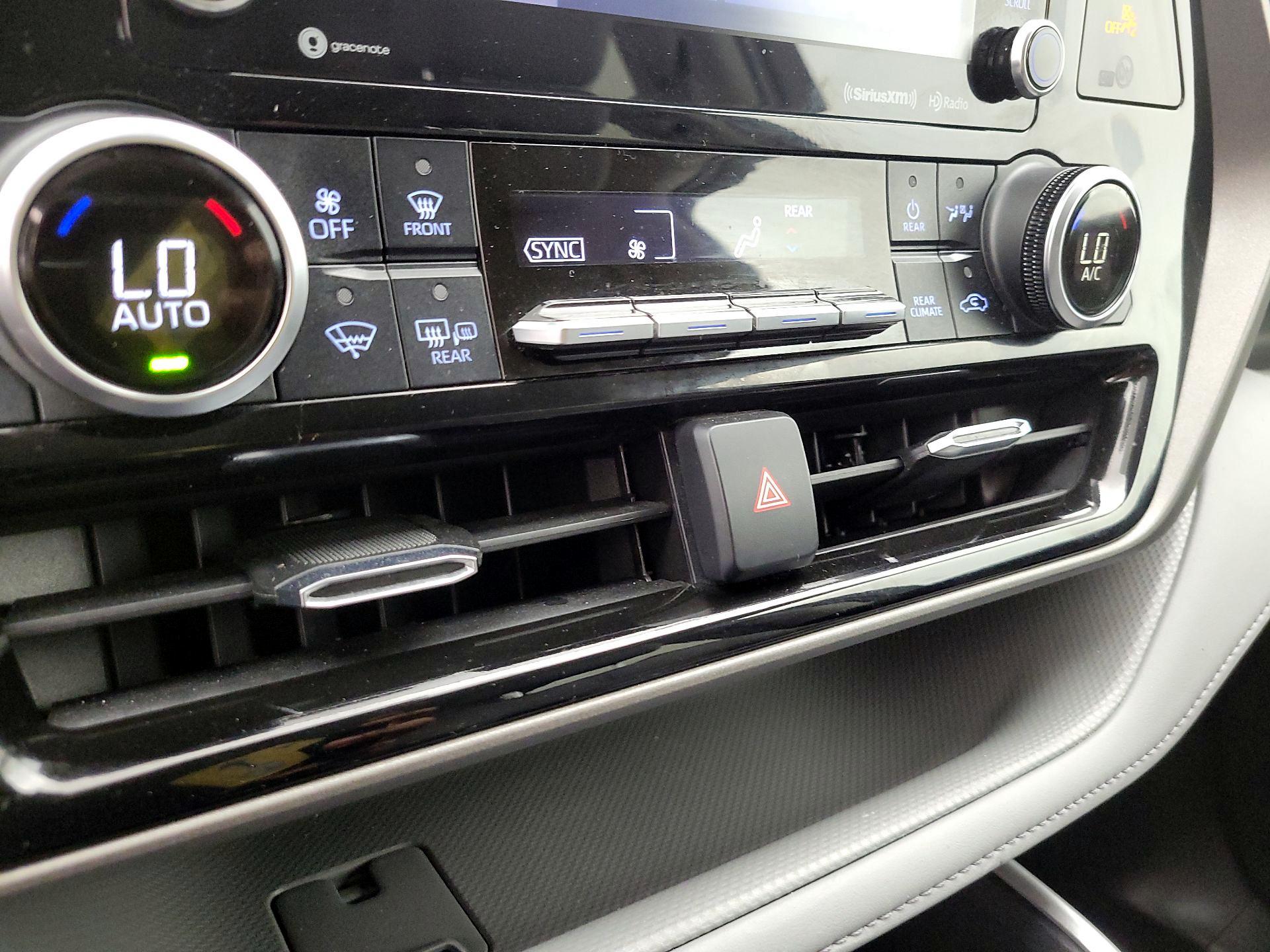 Thumbnail: 2022 Toyota Highlander - 16