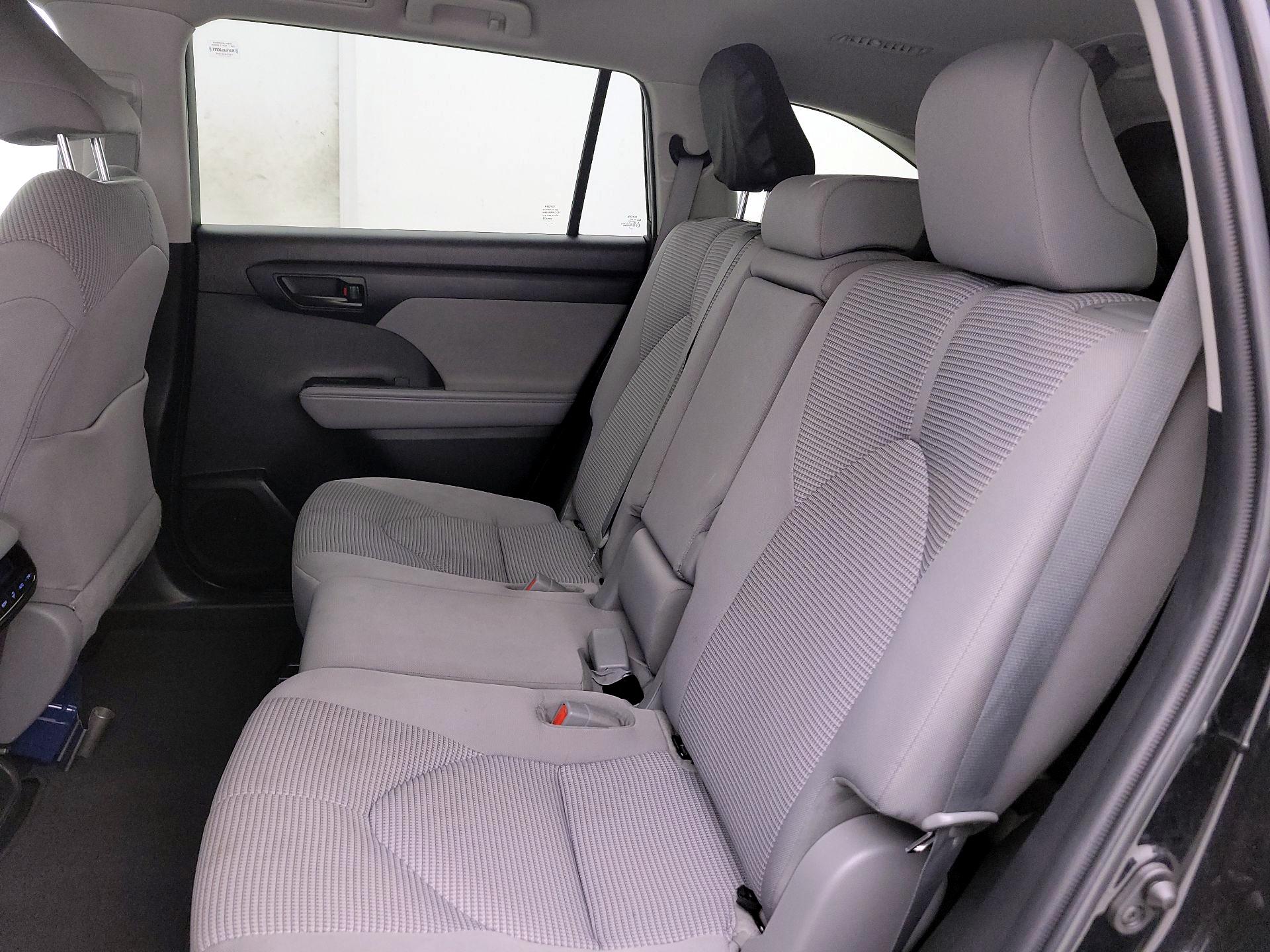 Thumbnail: 2022 Toyota Highlander - 19