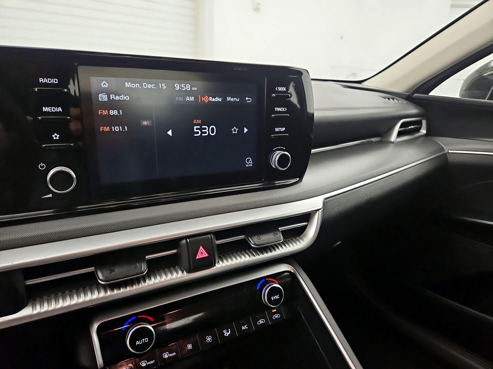 Thumbnail: 2023 Kia K5 - 15