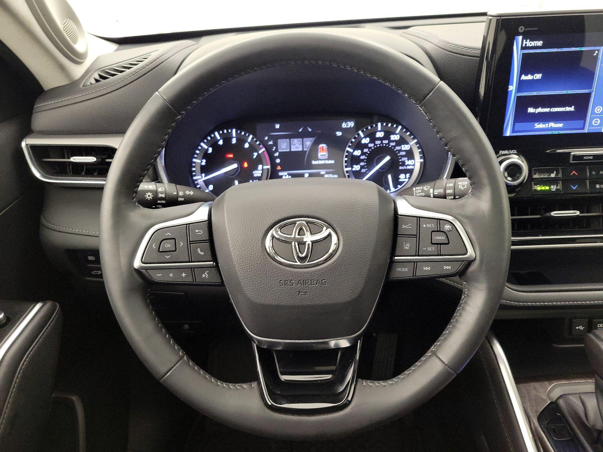 Thumbnail: 2021 Toyota Highlander - 10