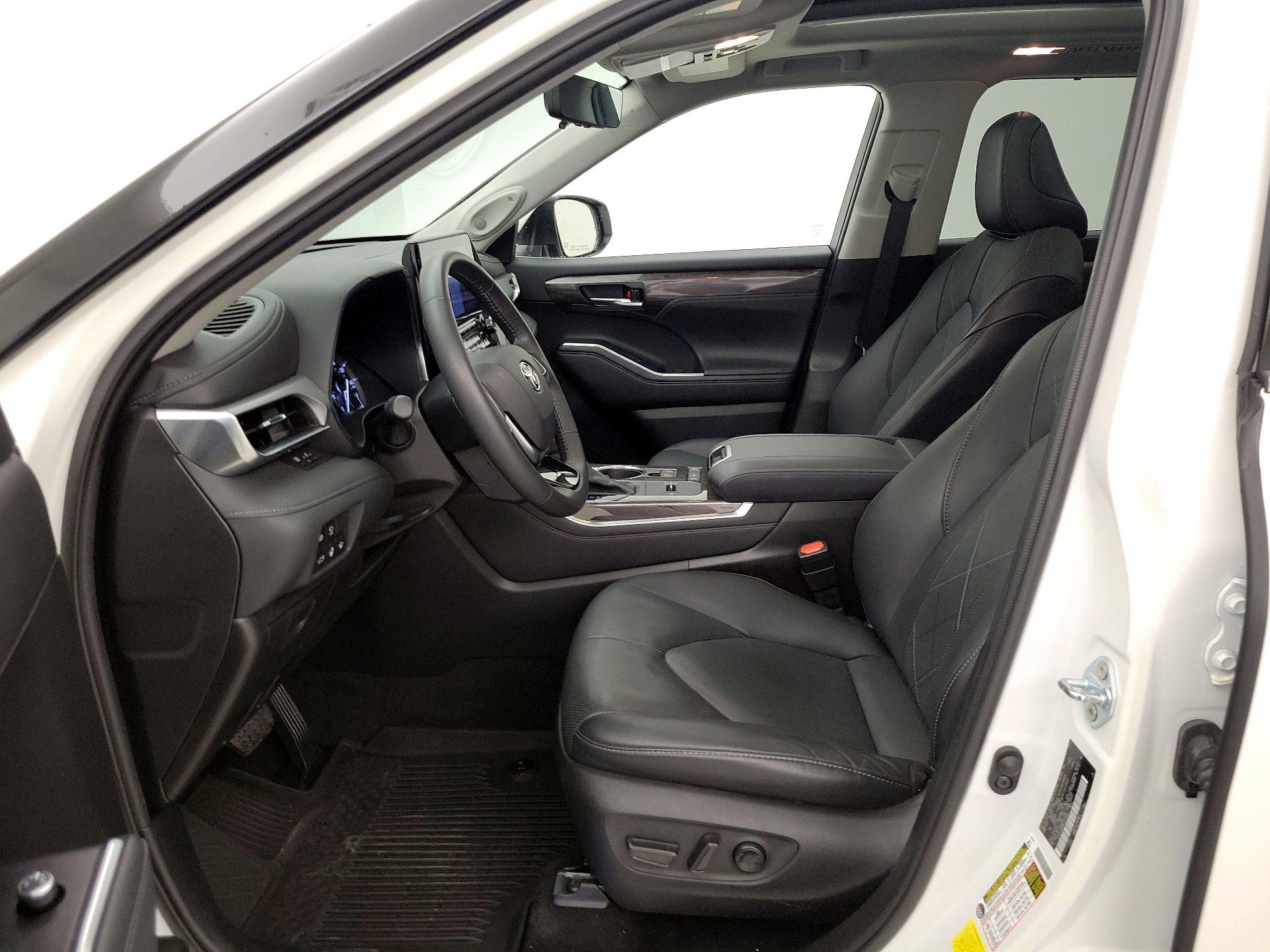 Thumbnail: 2021 Toyota Highlander - 11