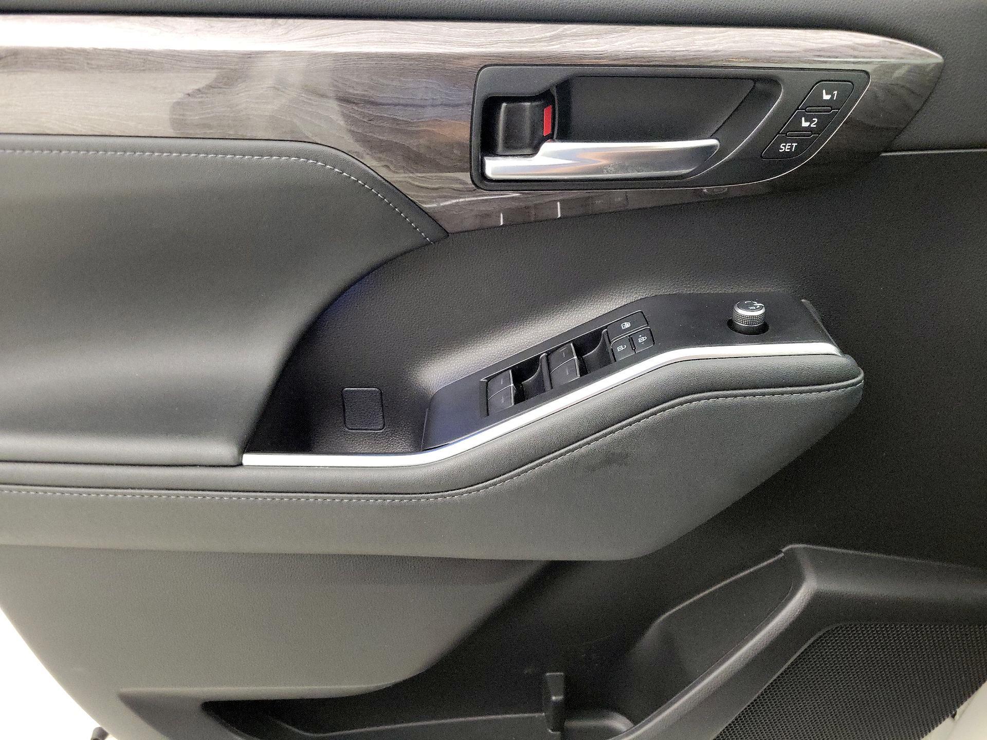 Thumbnail: 2021 Toyota Highlander - 12