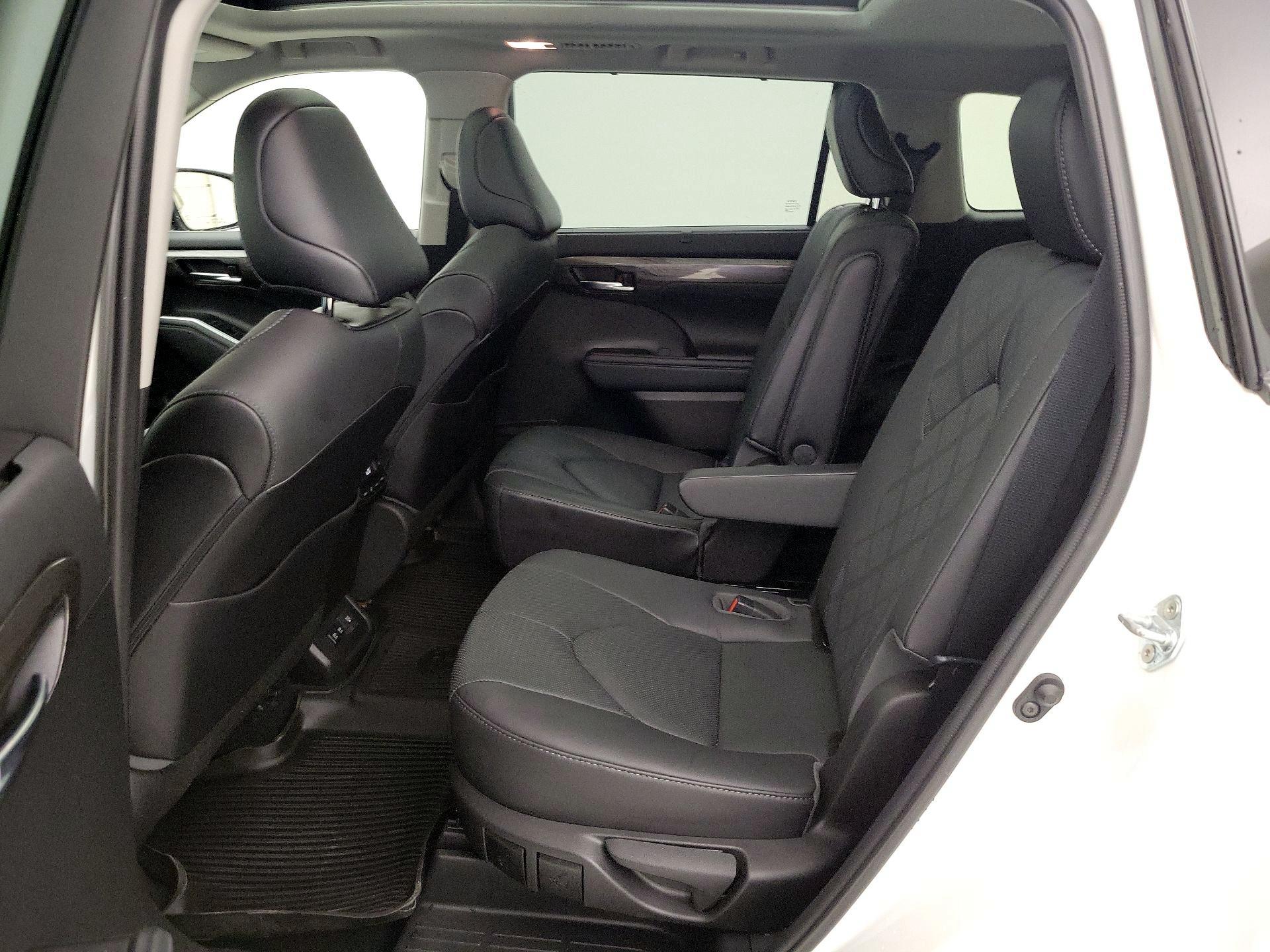 Thumbnail: 2021 Toyota Highlander - 20