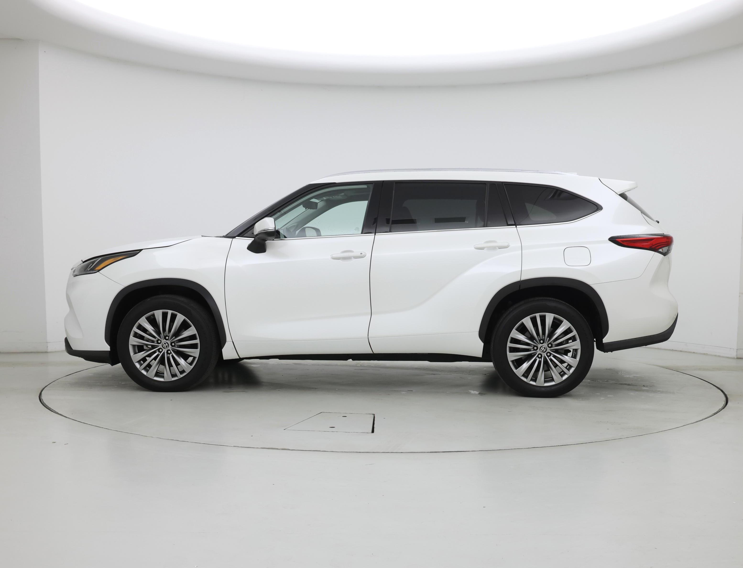 Thumbnail: 2021 Toyota Highlander - 3