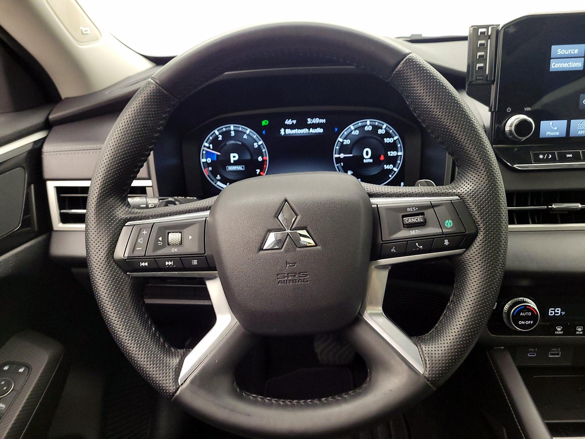 Thumbnail: 2024 Mitsubishi Outlander - 10