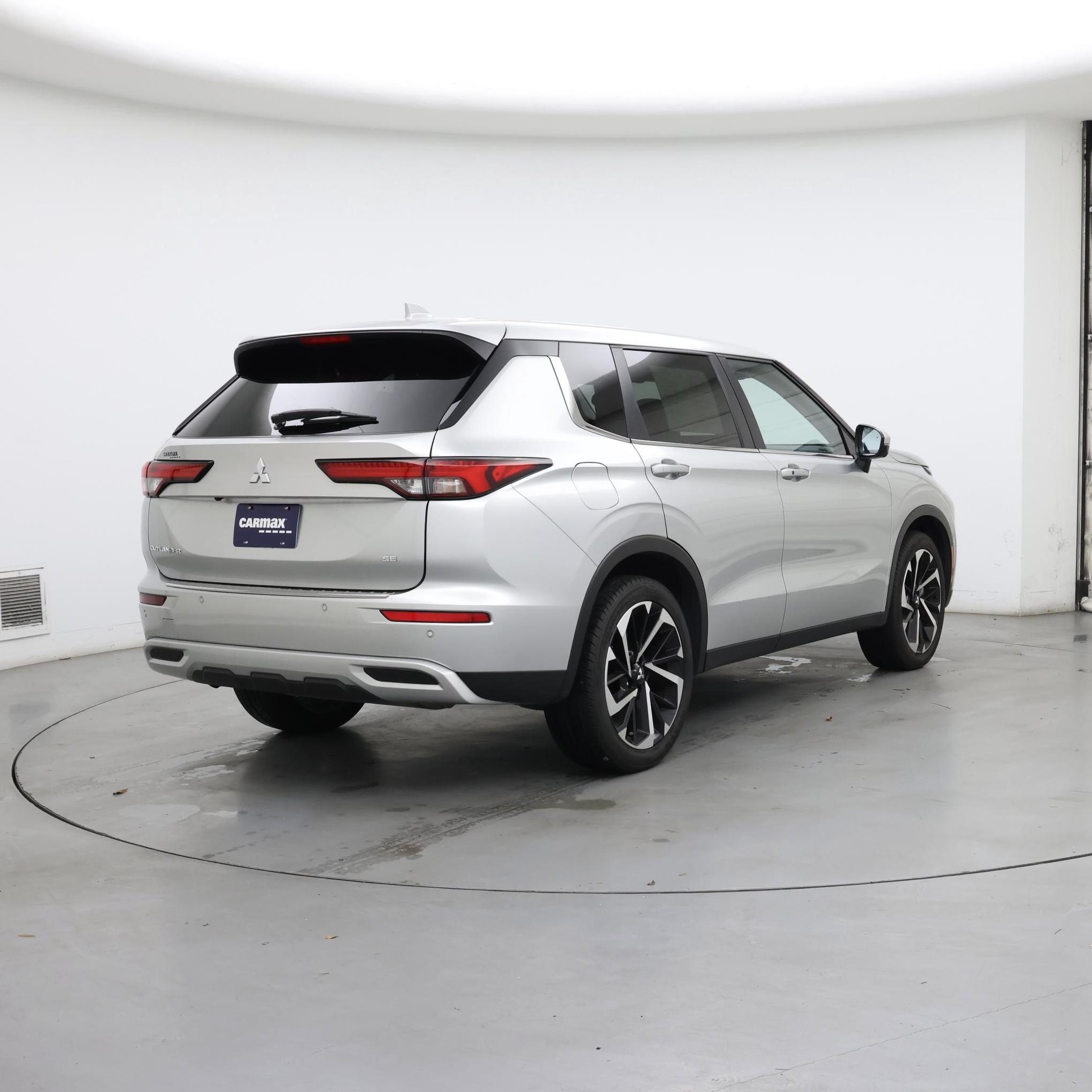 Thumbnail: 2024 Mitsubishi Outlander - 8