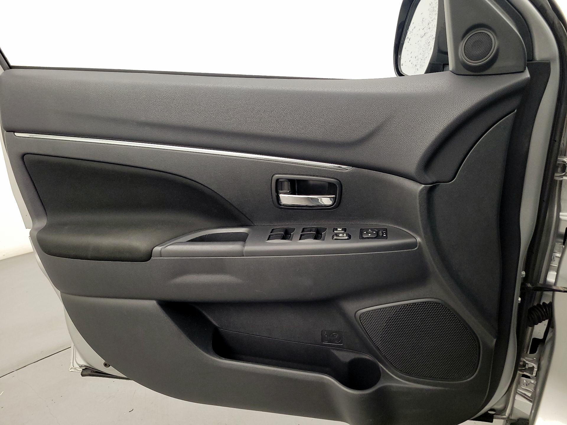 Thumbnail: 2023 Mitsubishi Outlander Sport - 12