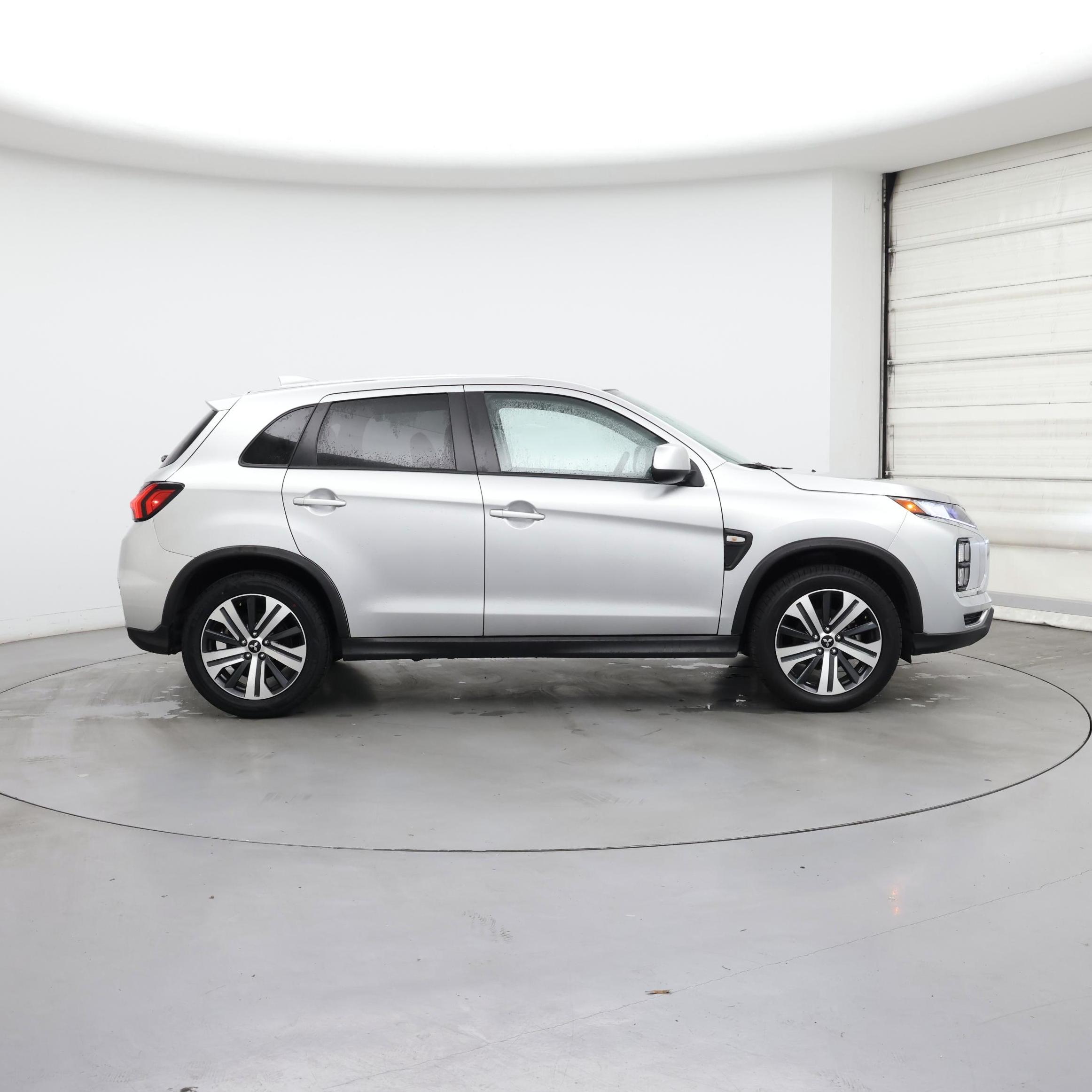 Thumbnail: 2023 Mitsubishi Outlander Sport - 7