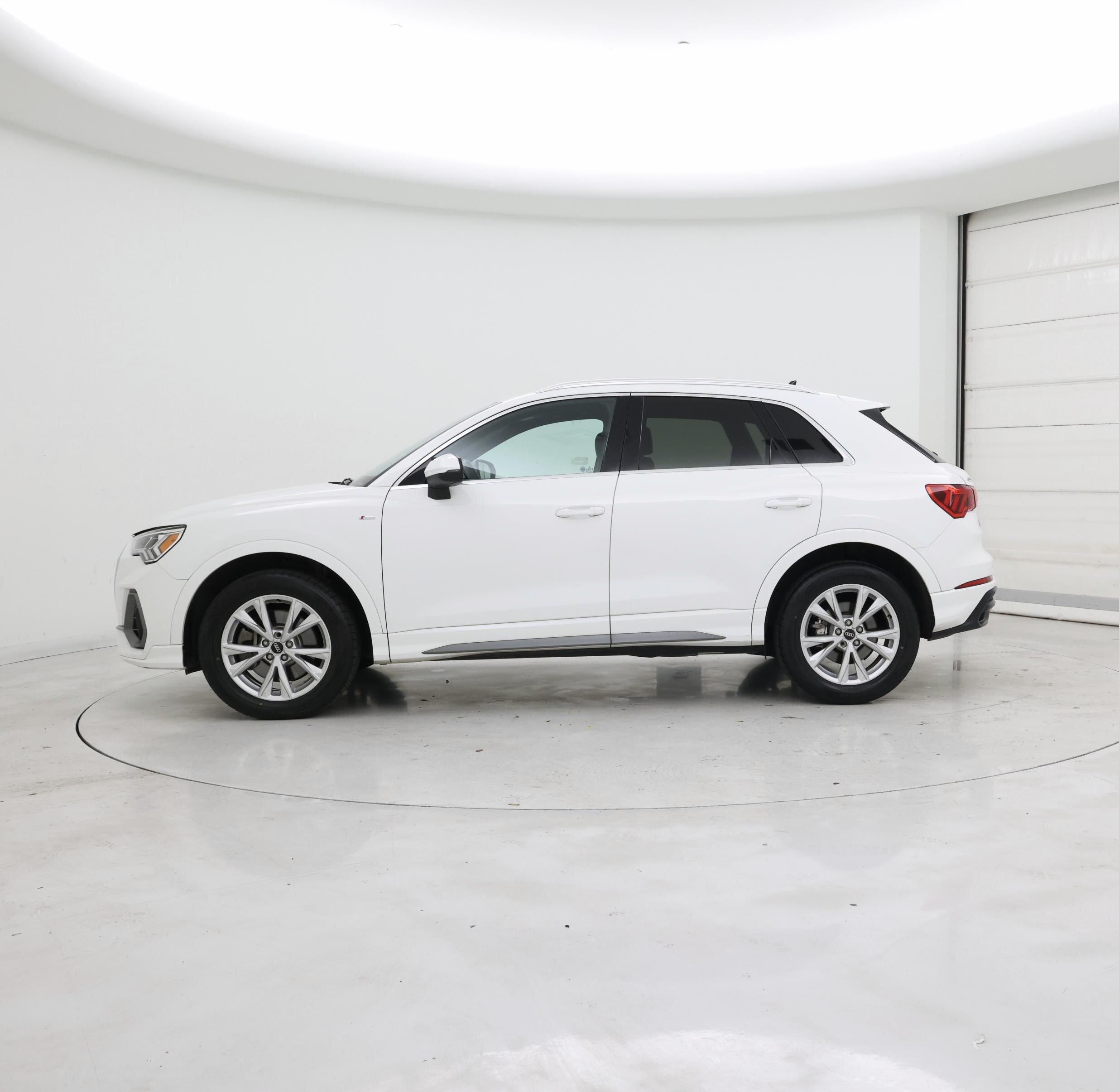 Thumbnail: 2021 Audi Q3 - 3
