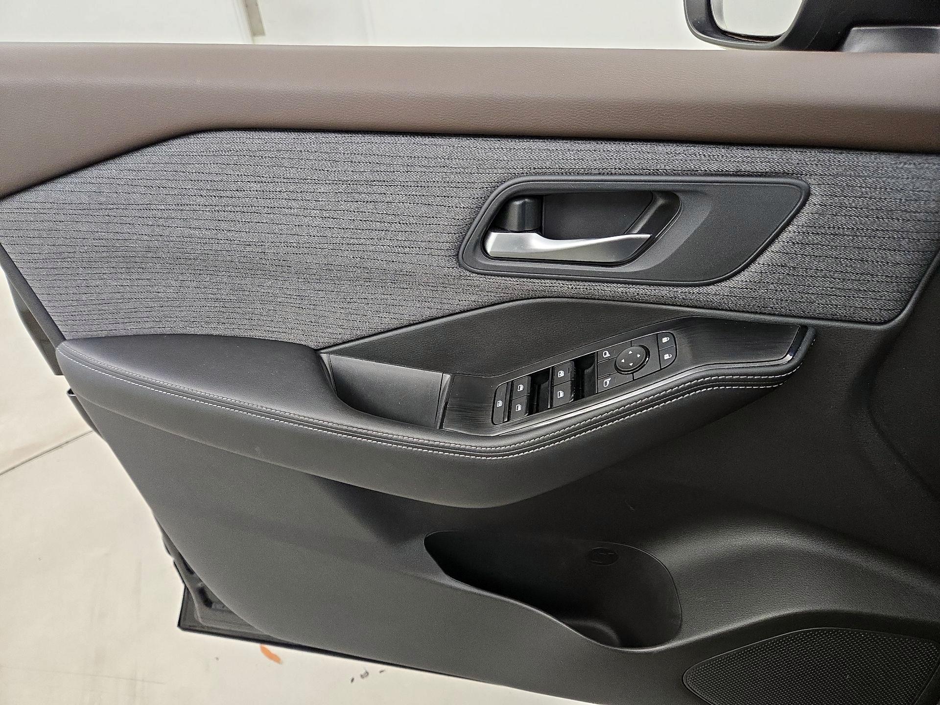 Thumbnail: 2023 Nissan Rogue - 12