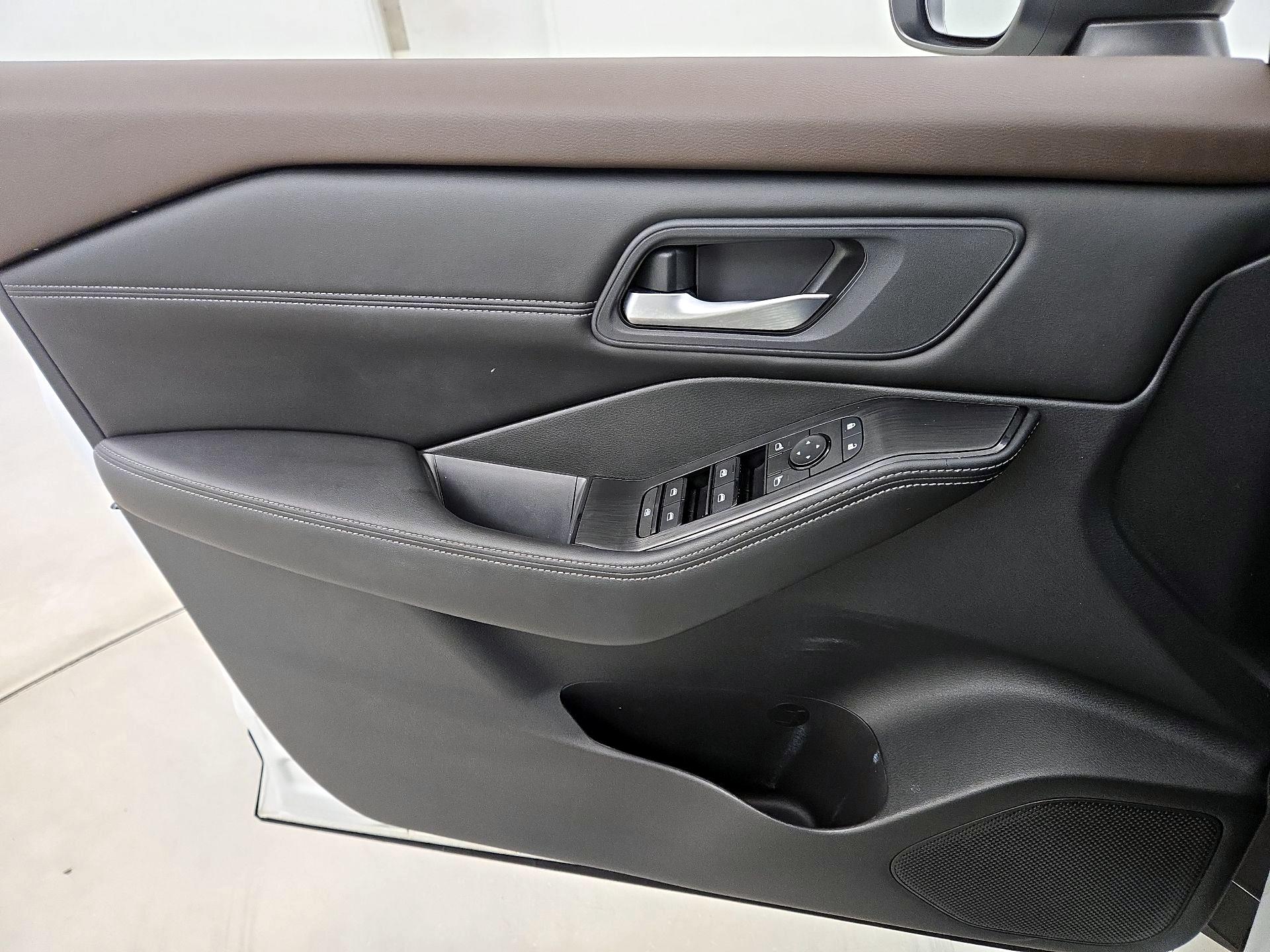 Thumbnail: 2022 Nissan Rogue - 12