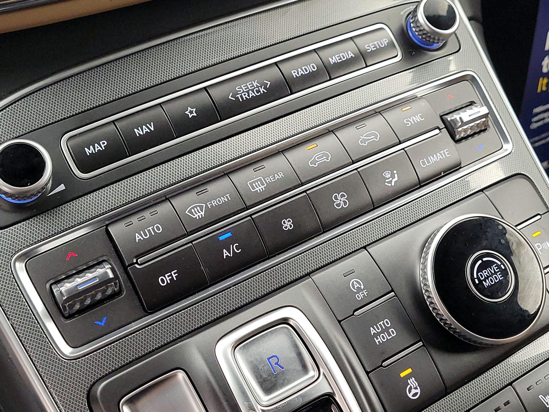 Thumbnail: 2023 Hyundai Santa Fe - 16