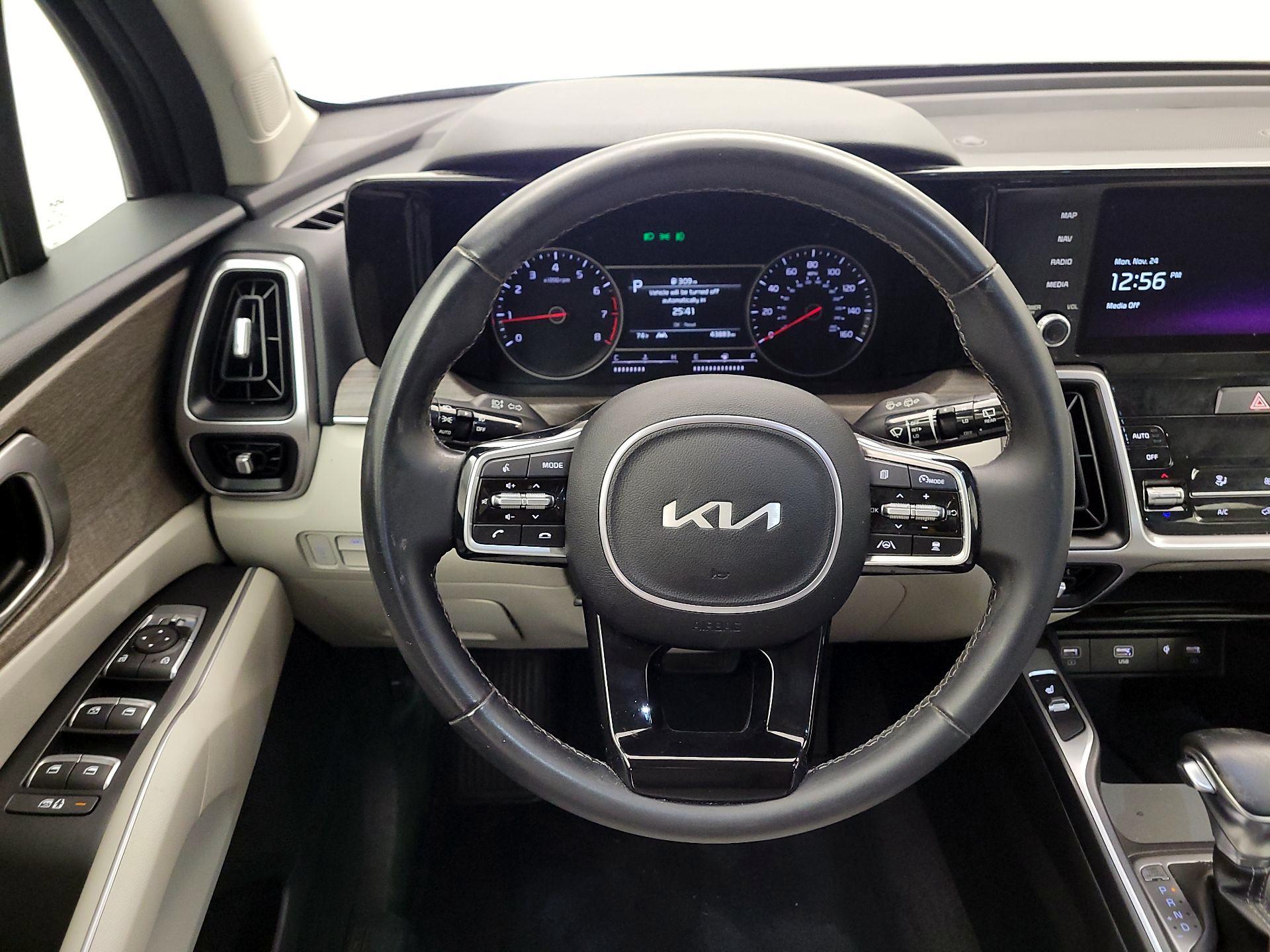 Thumbnail: 2023 Kia Sorento - 10