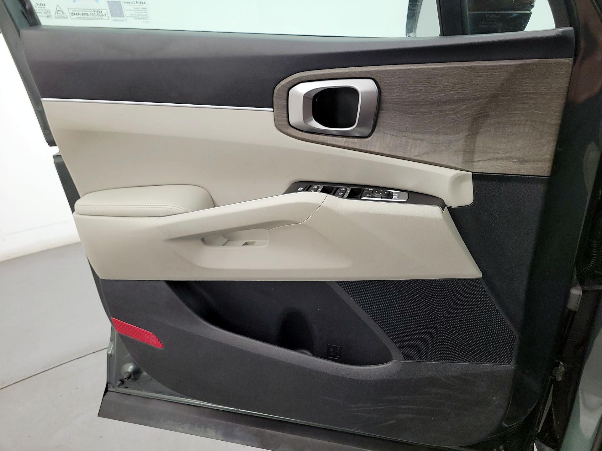 Thumbnail: 2023 Kia Sorento - 12