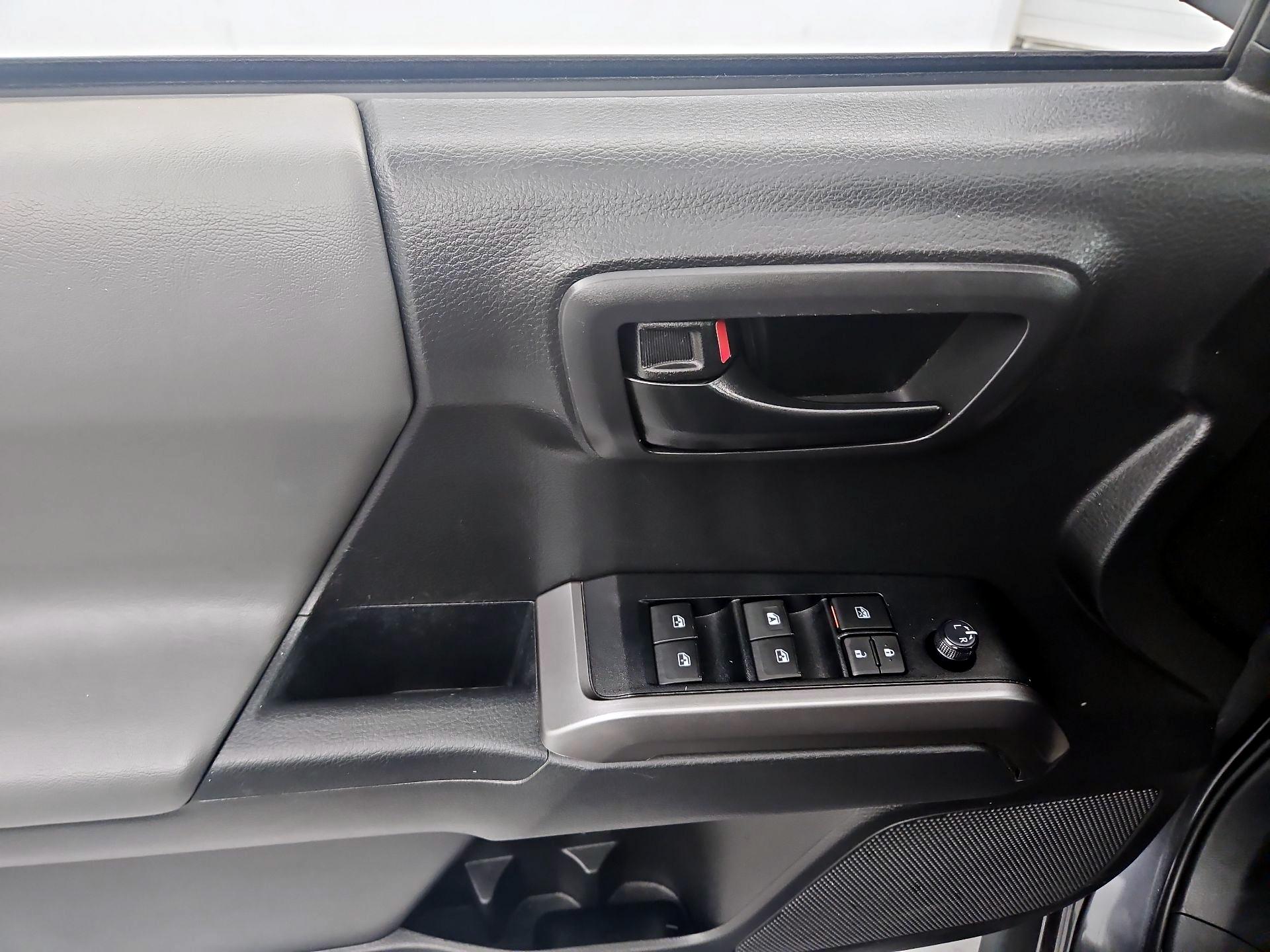 Thumbnail: 2022 Toyota Tacoma - 12