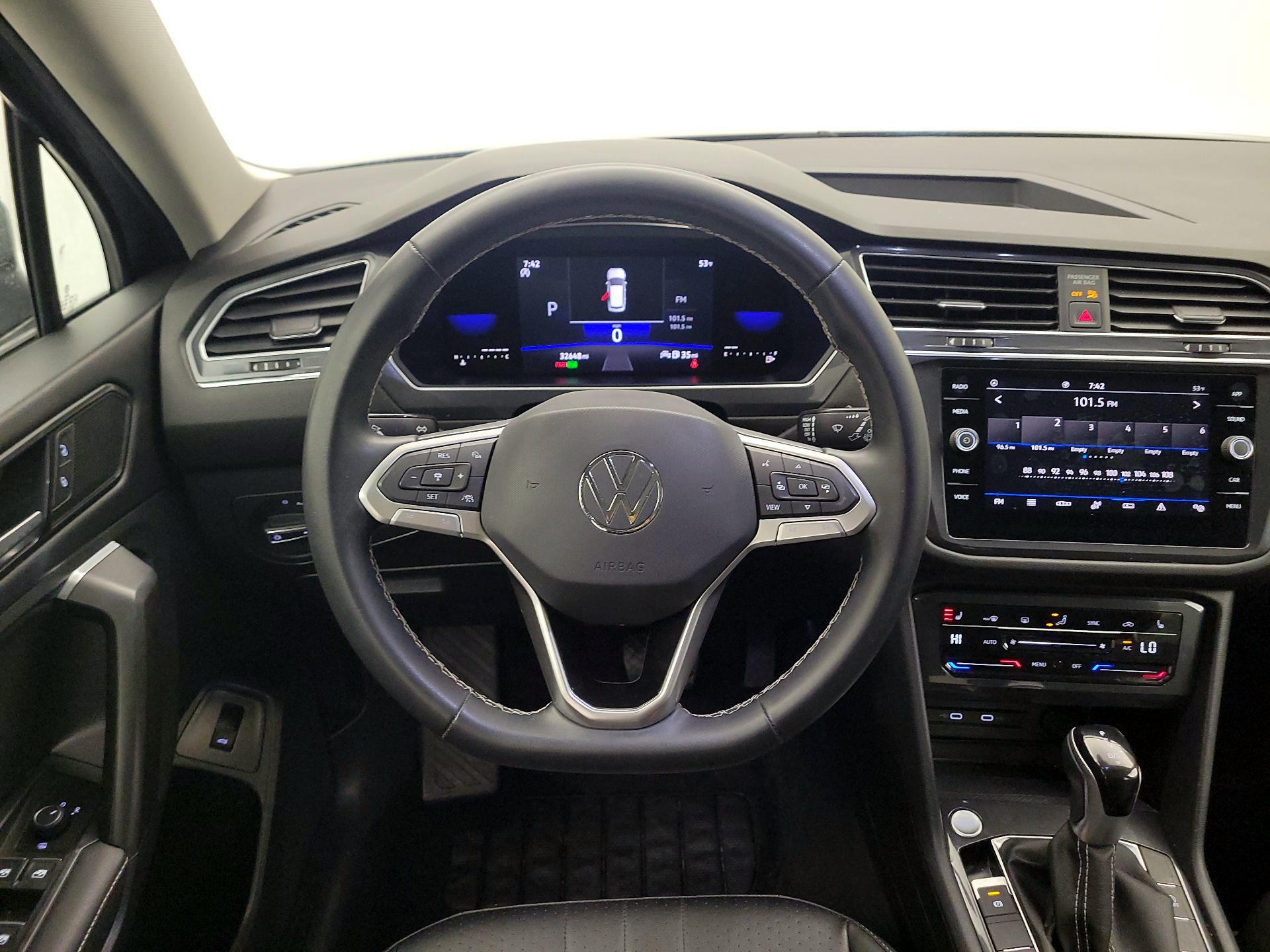 Thumbnail: 2022 Volkswagen Tiguan - 10