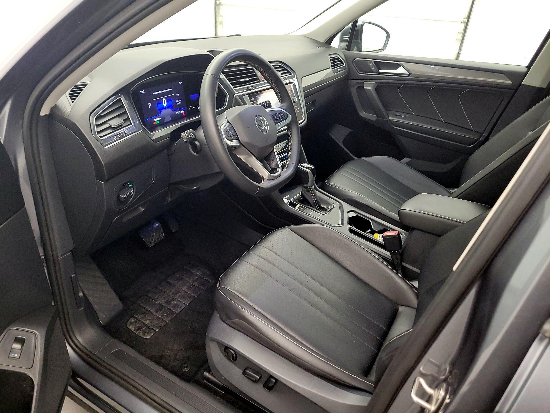 Thumbnail: 2022 Volkswagen Tiguan - 11