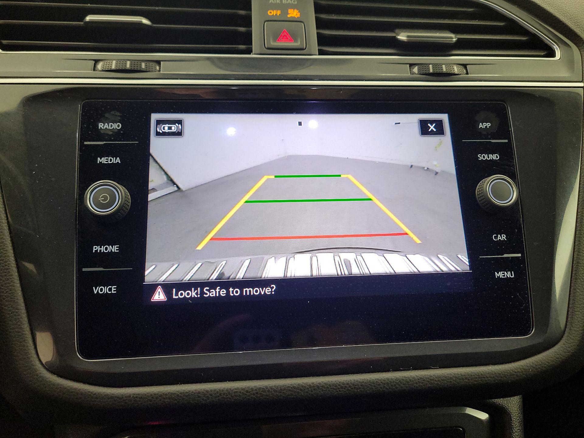 Thumbnail: 2022 Volkswagen Tiguan - 14