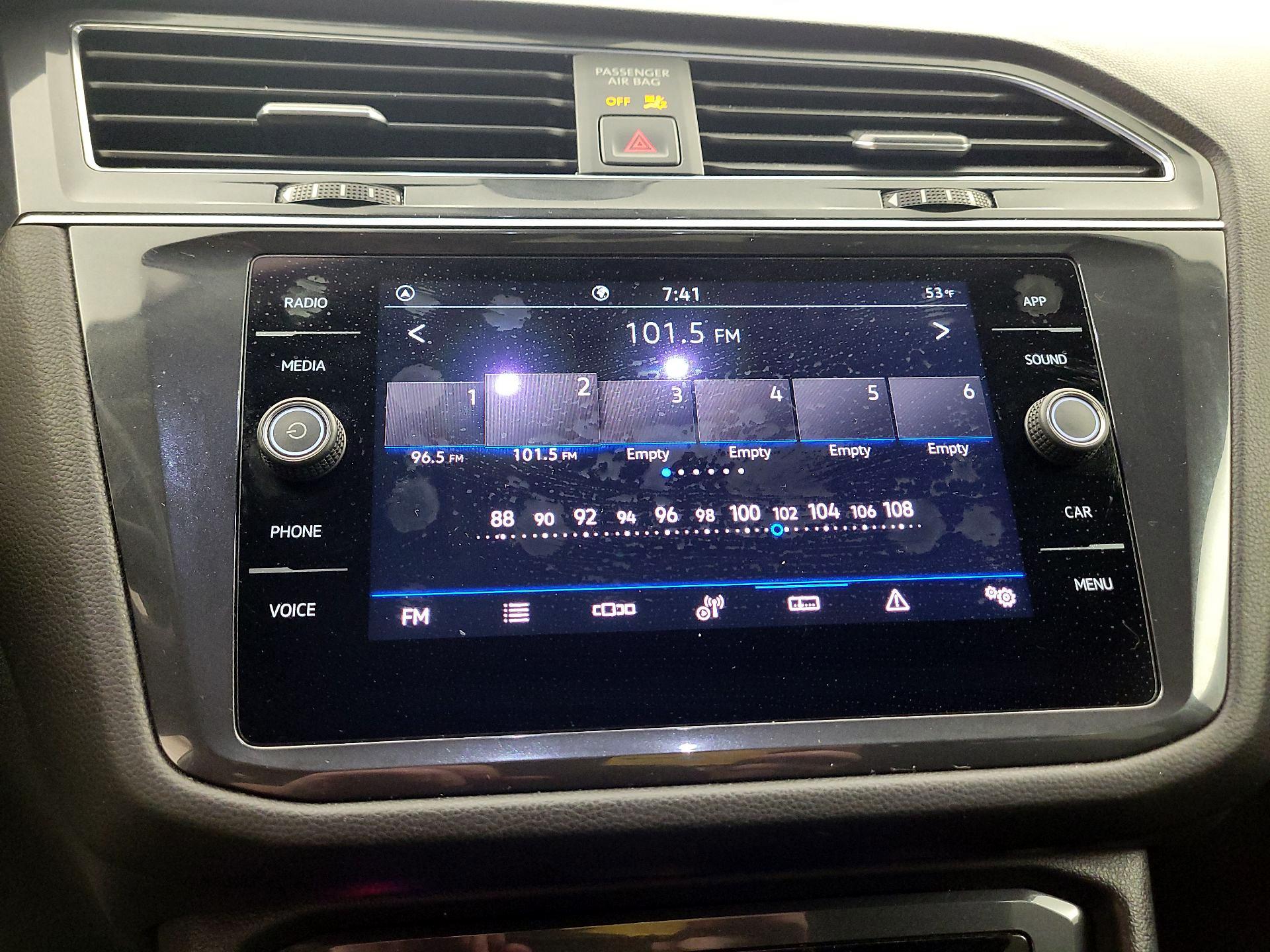 Thumbnail: 2022 Volkswagen Tiguan - 15