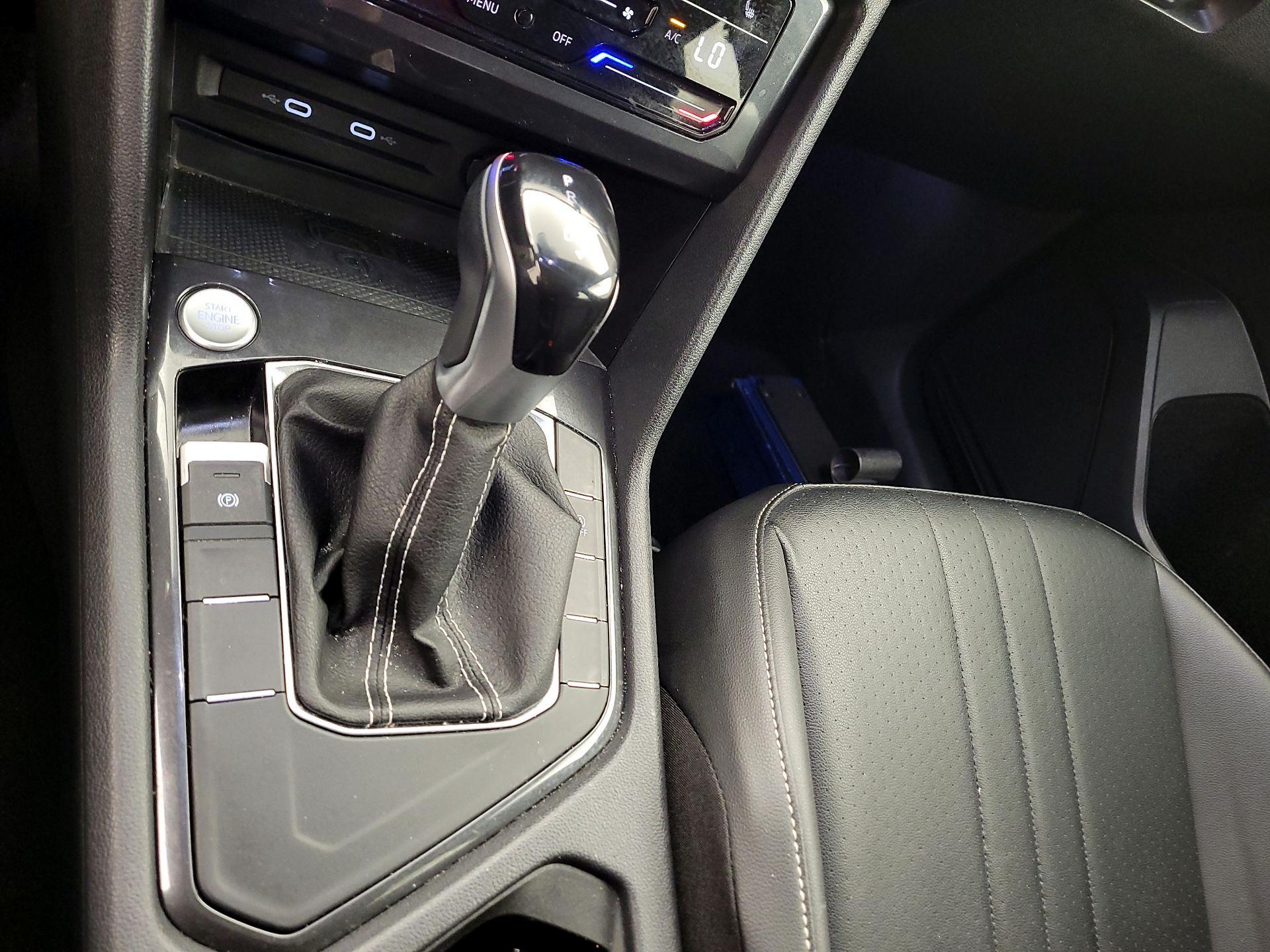 Thumbnail: 2022 Volkswagen Tiguan - 17