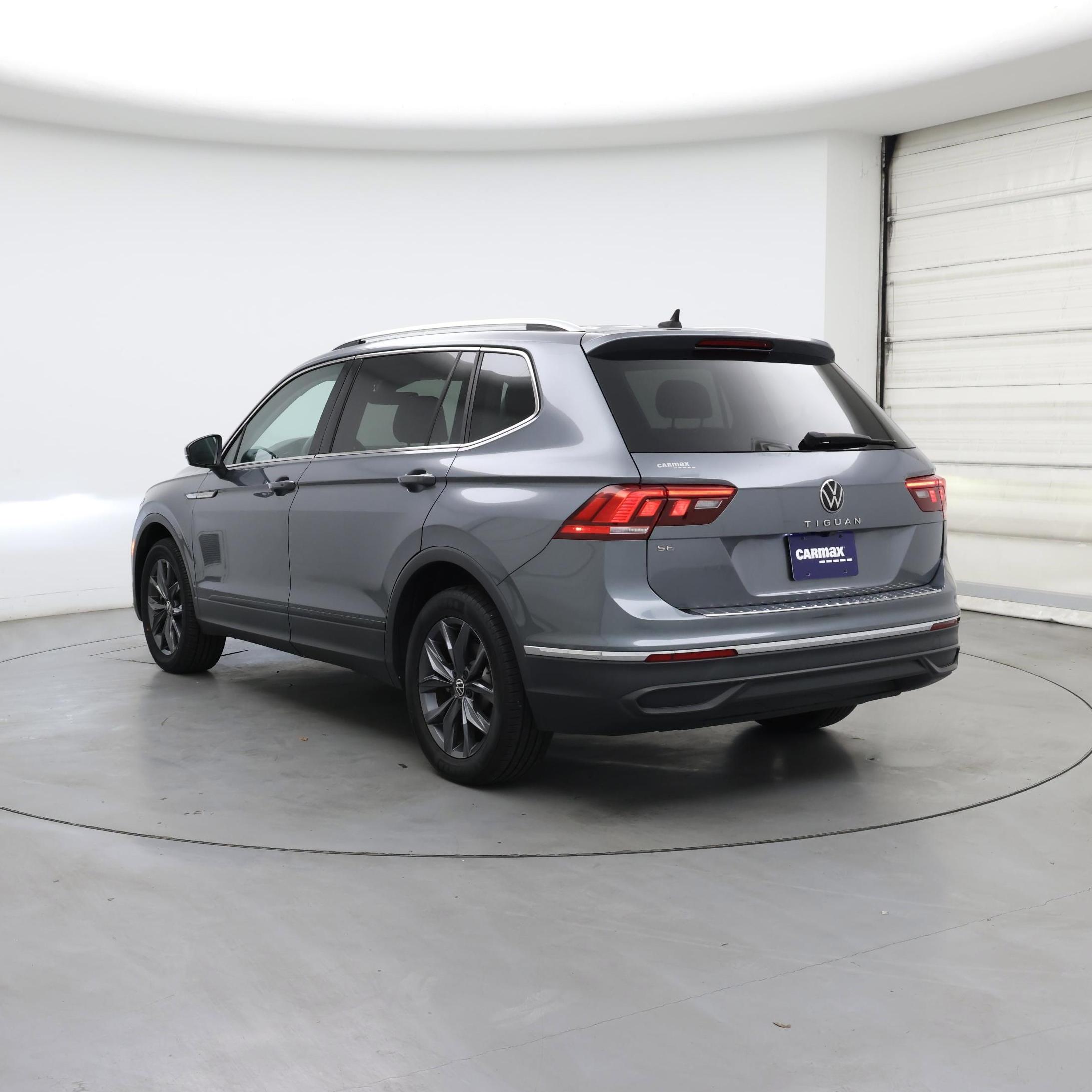 Thumbnail: 2022 Volkswagen Tiguan - 2