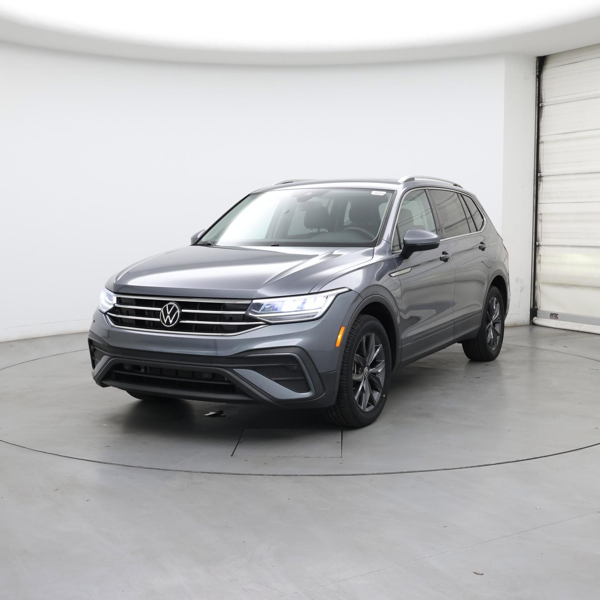 Thumbnail: 2022 Volkswagen Tiguan - 4